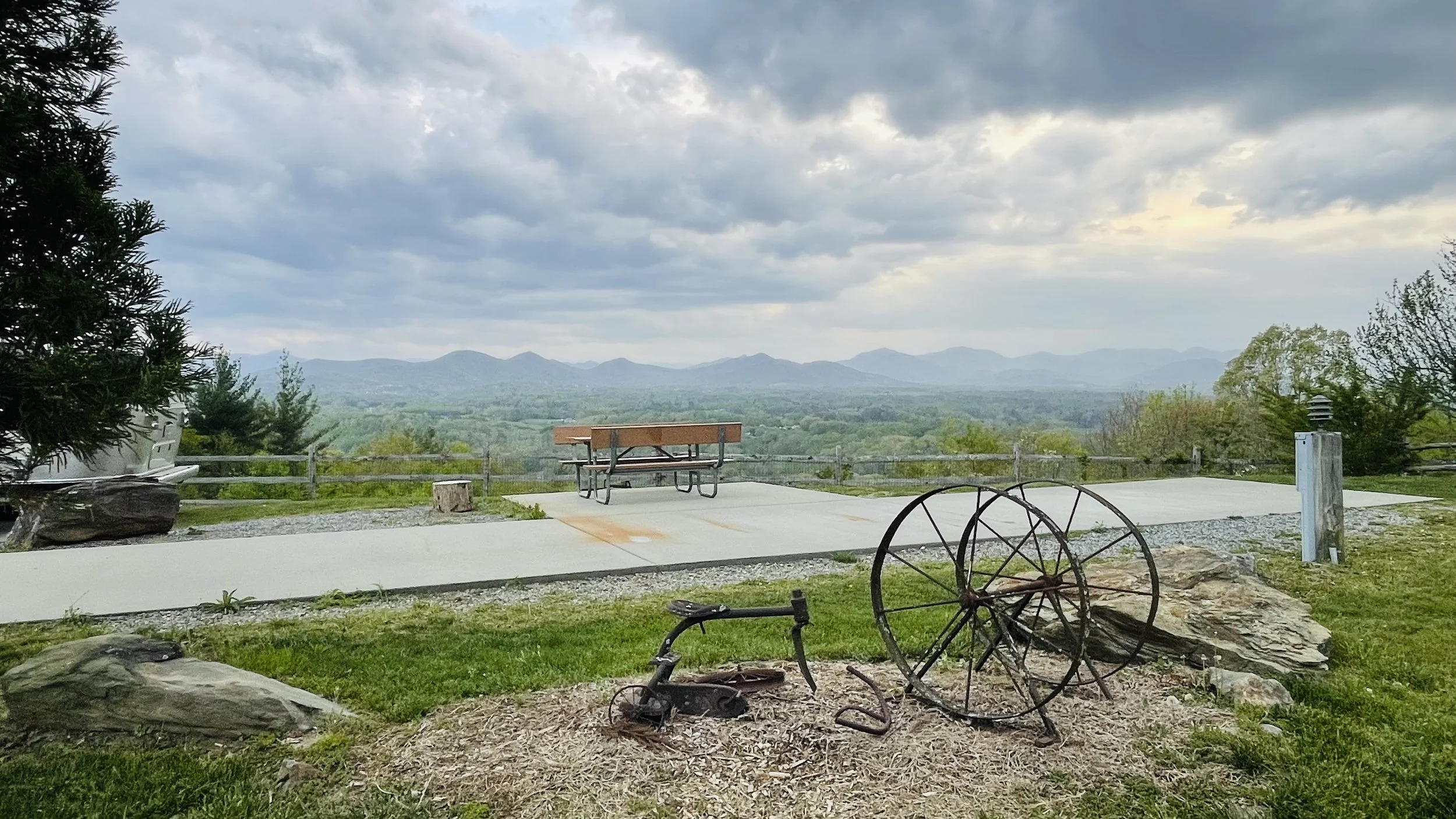 Campfire Drive Inn Campfire Lodgings | Explore & Book Your Getaway