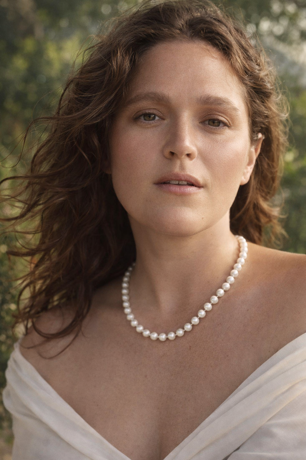 Pearl Necklace on model.png