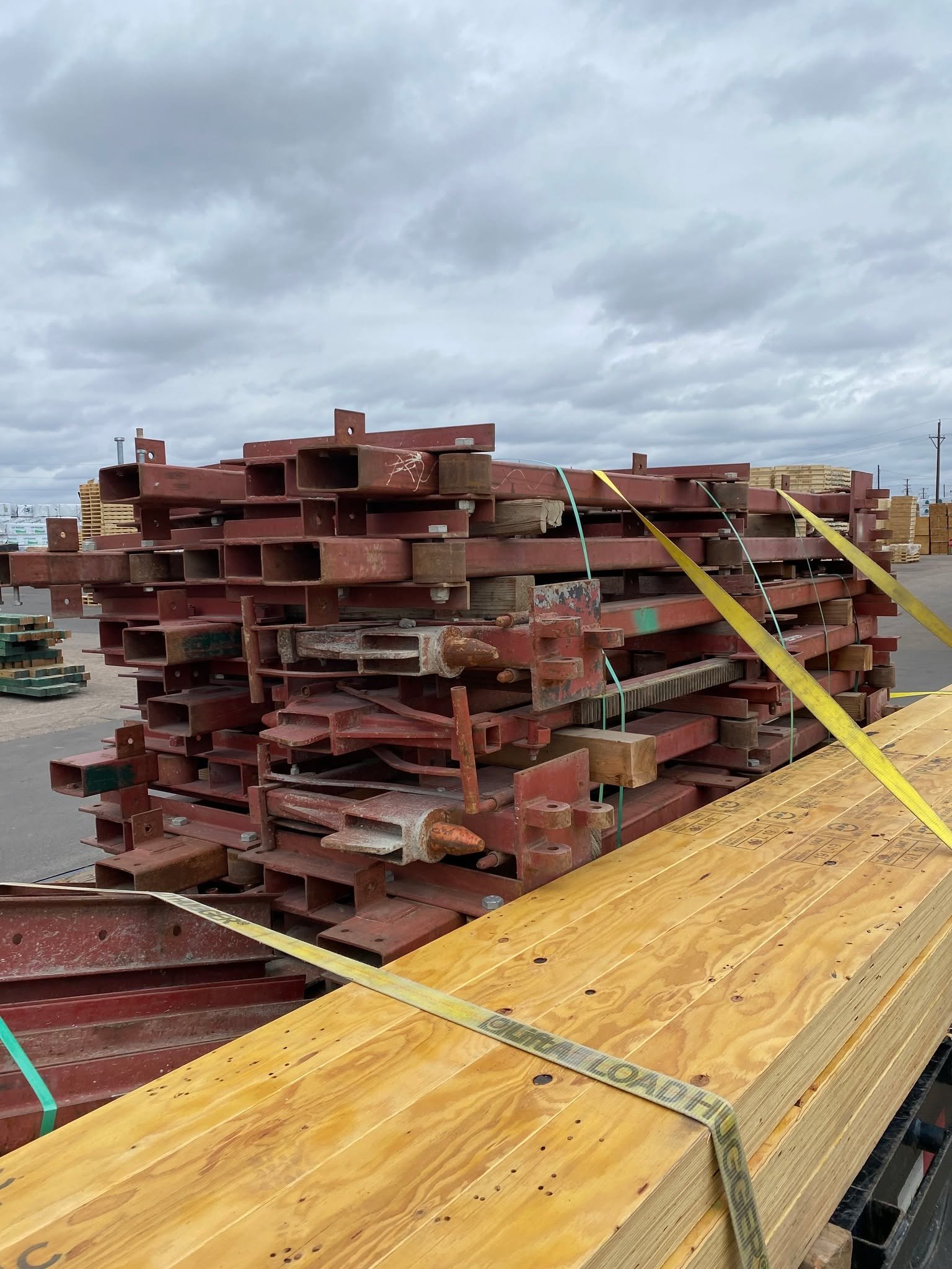 #champtruckingllc #hotshottrucking #hotshothauling #Colorado #concrete #formwork #universalforestproducts #ufp #trucking #hauling