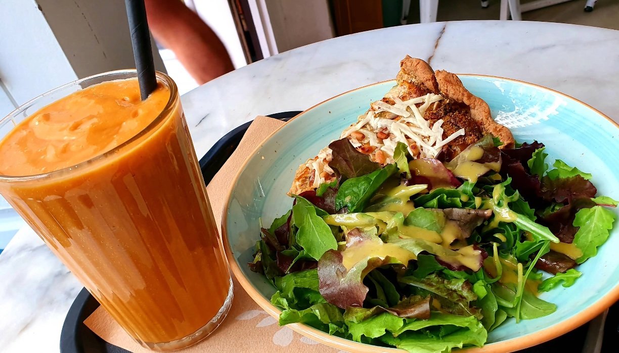 Barbarella Juice Bar Salad and Quiche
