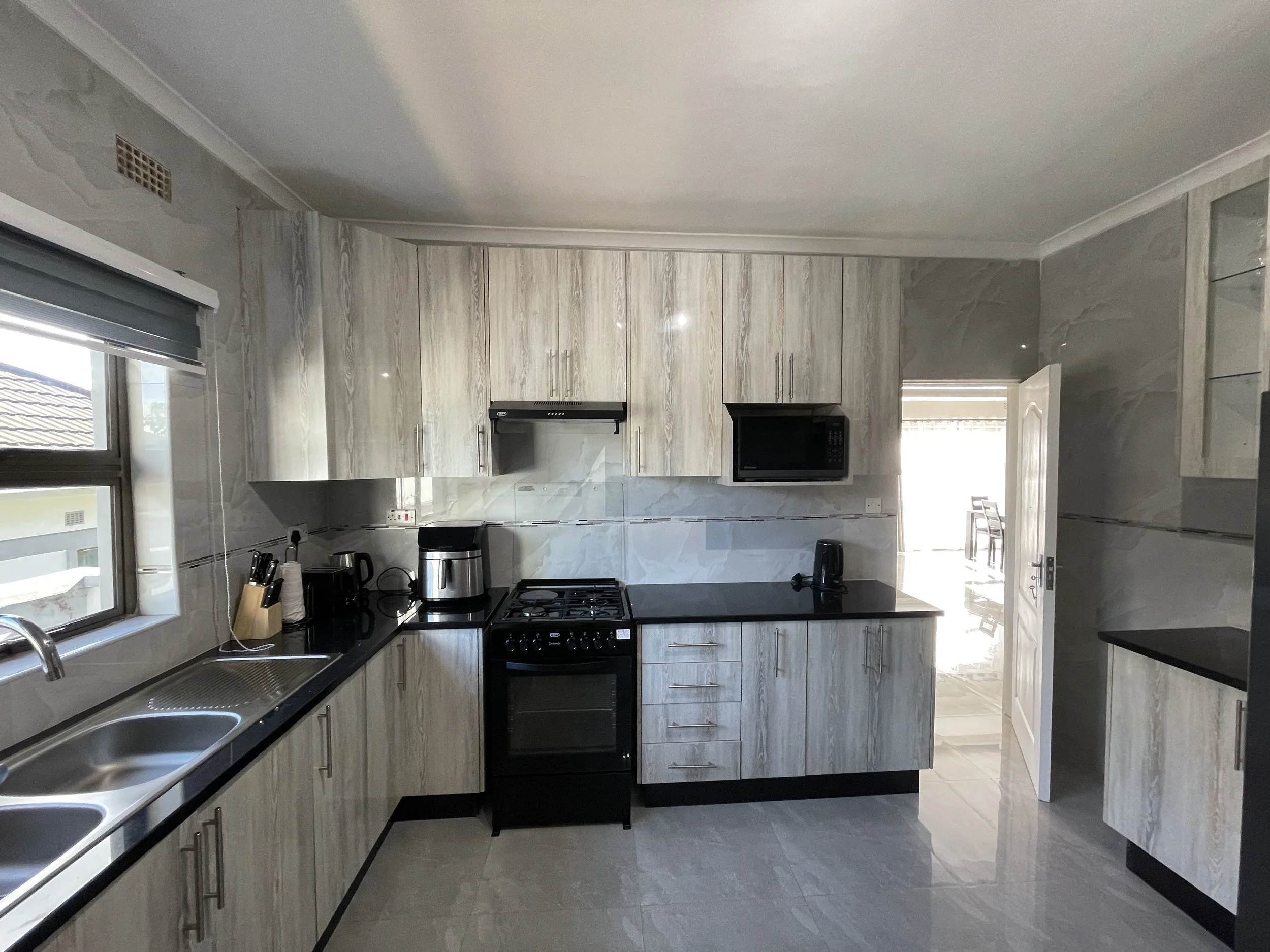 MODERN KITCHEN