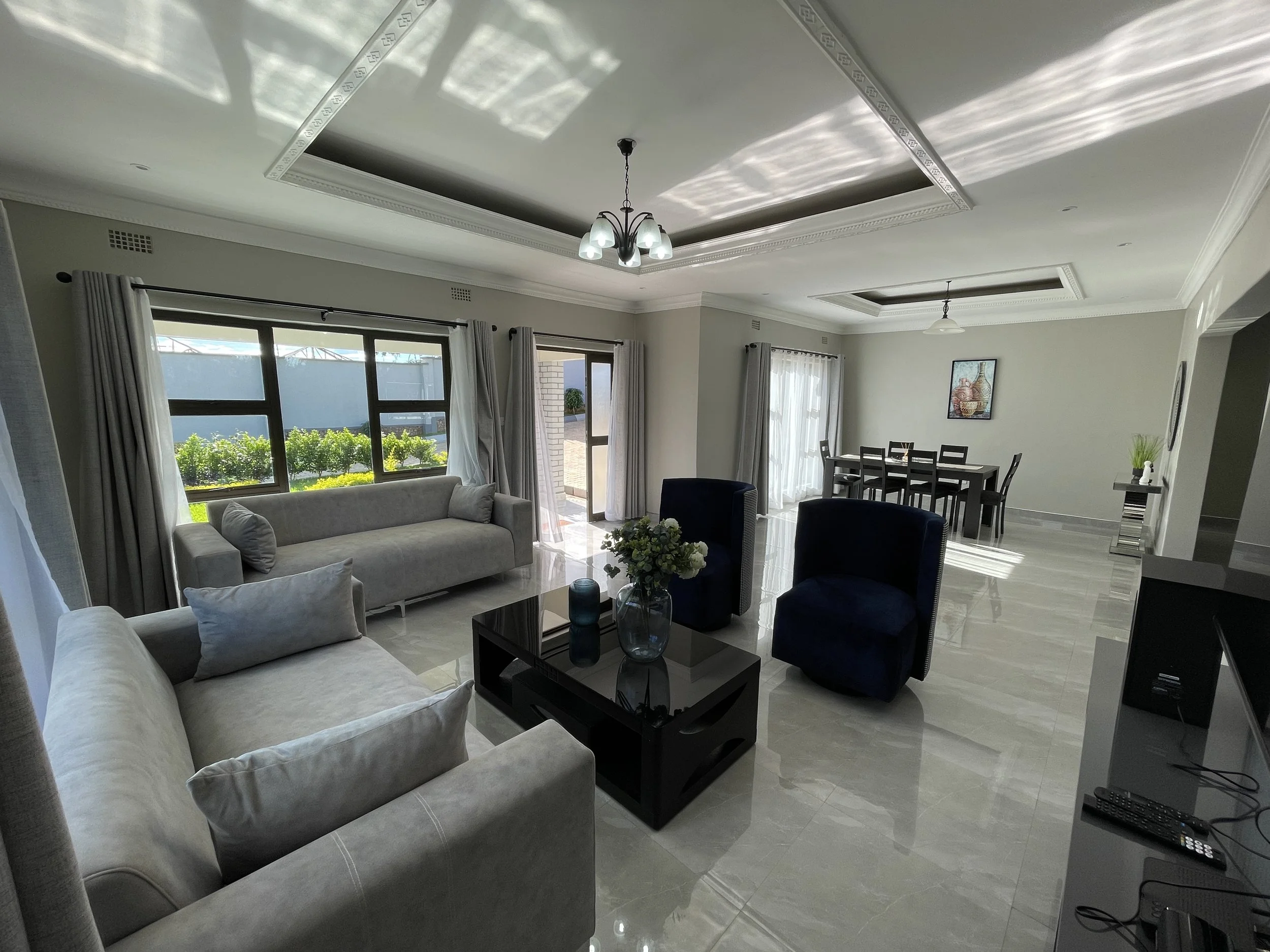 OPEN PLAN LIVING ROOM