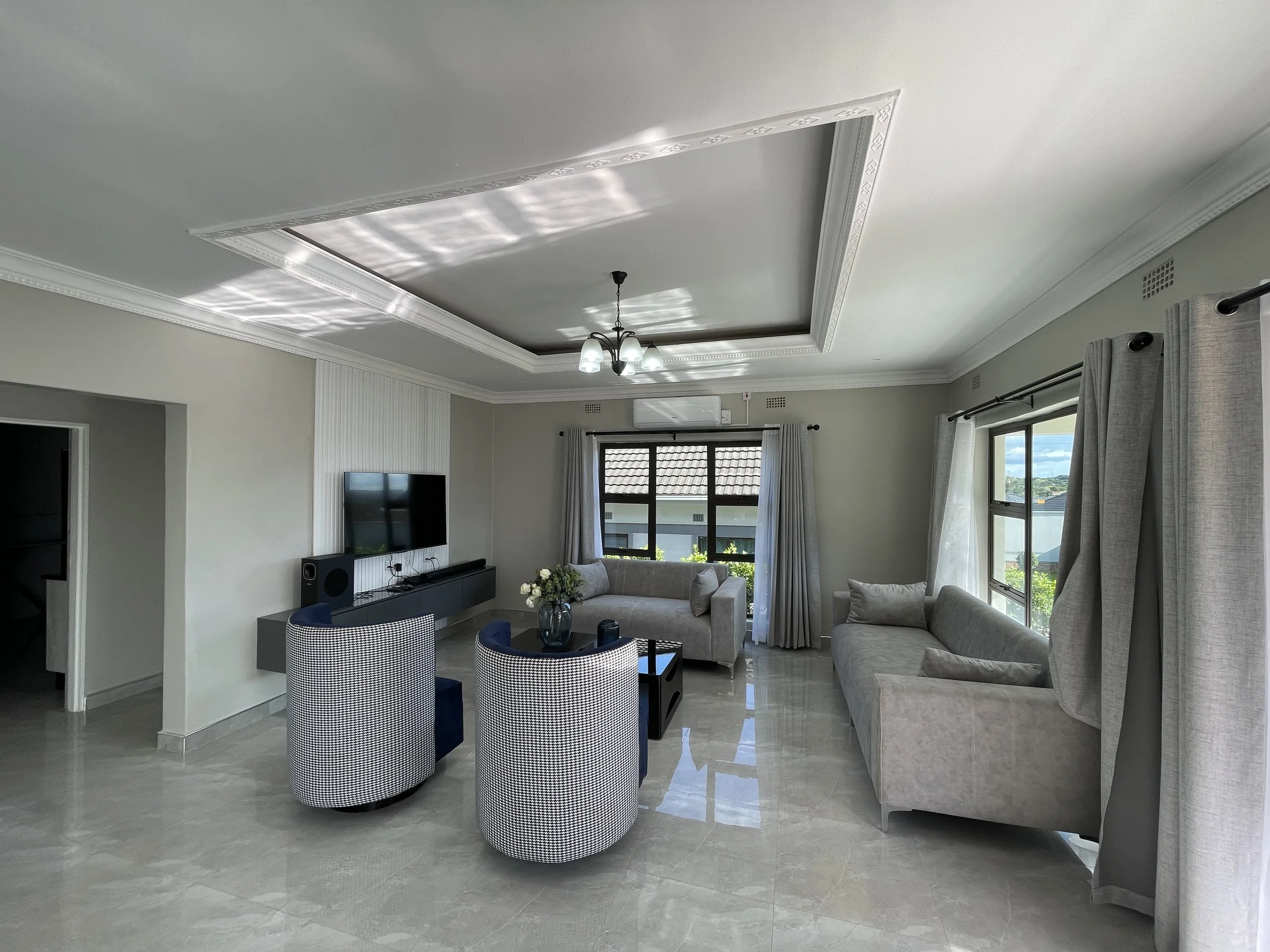 OPEN PLAN LIVING ROOM