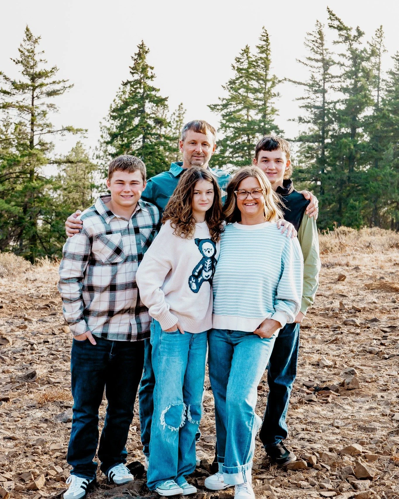 Loved spending time with this amazing family capturing moments that show just how much love and laughter they share. There&rsquo;s nothing better than freezing those genuine smiles and memories to look back on for years to come. ❤️📸
#FamilyPhotos #F