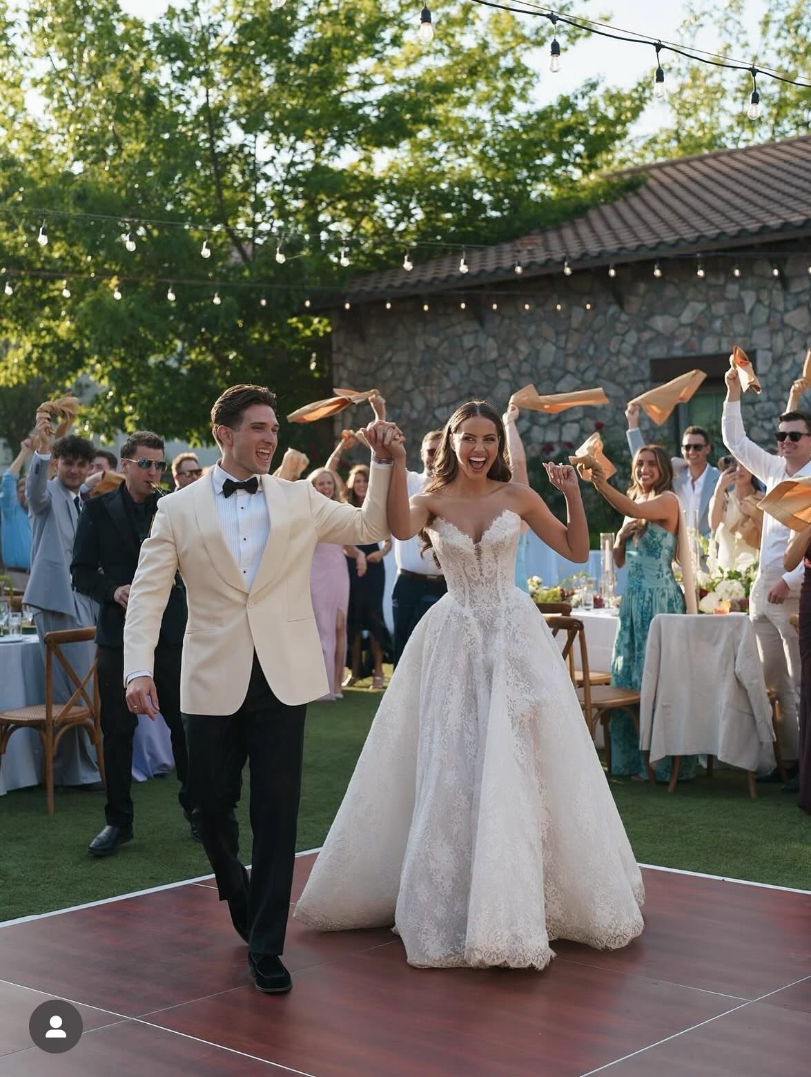 Congratulations Kristina & Chris! This Tuscan picnic wedding in Sonoma was so much fun to create and made for a stunning experience 🍇