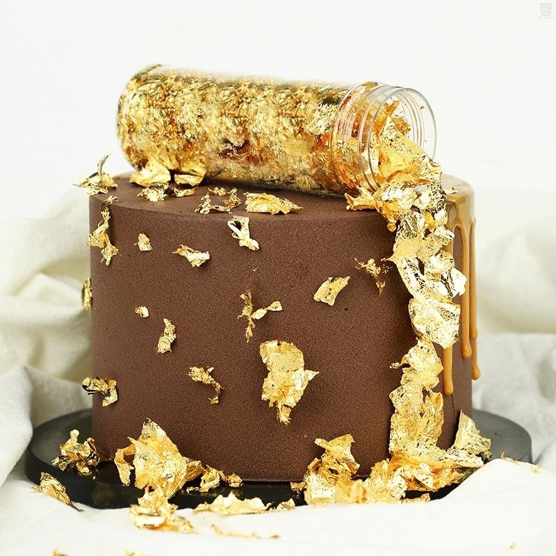 Gold Leaf tub on cake.jpeg