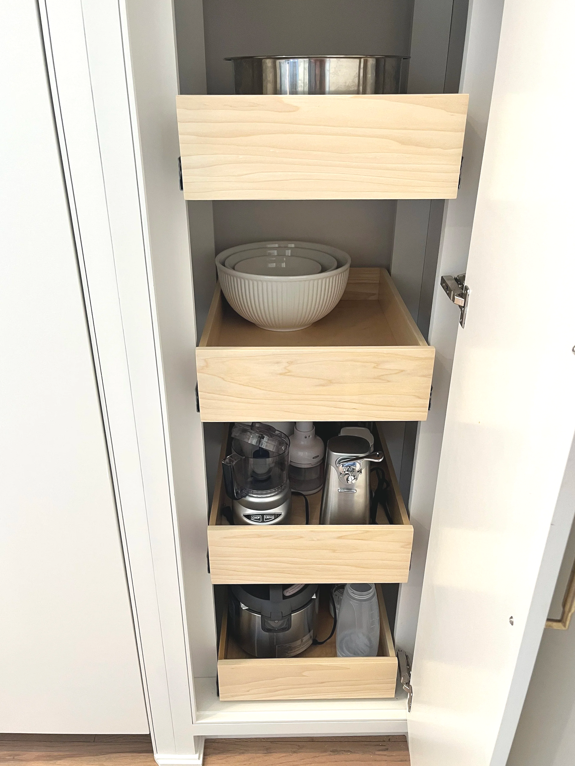 Pantry layout improvements with pull out drawers