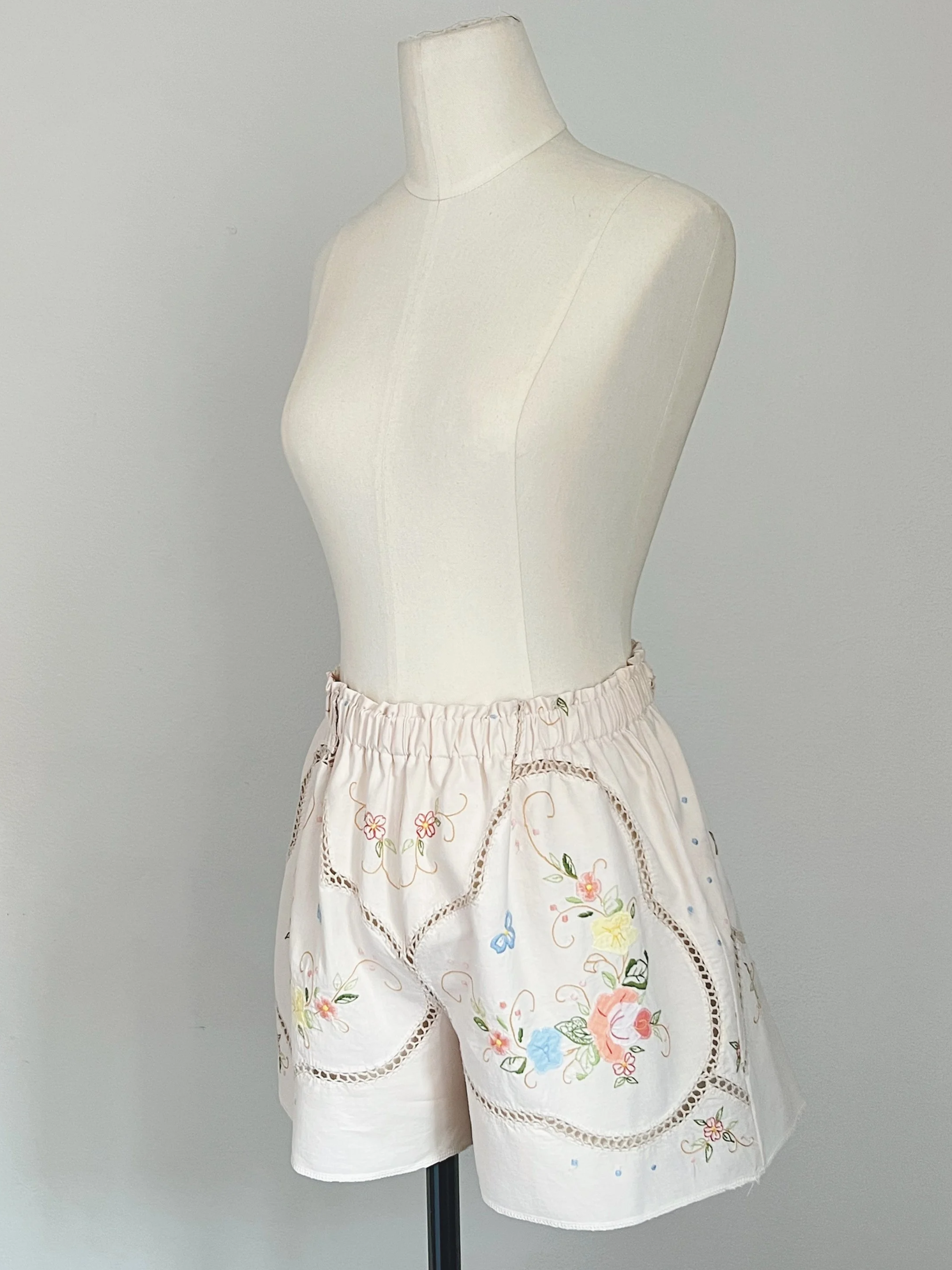 The Sunday Table Short in Blush Floral