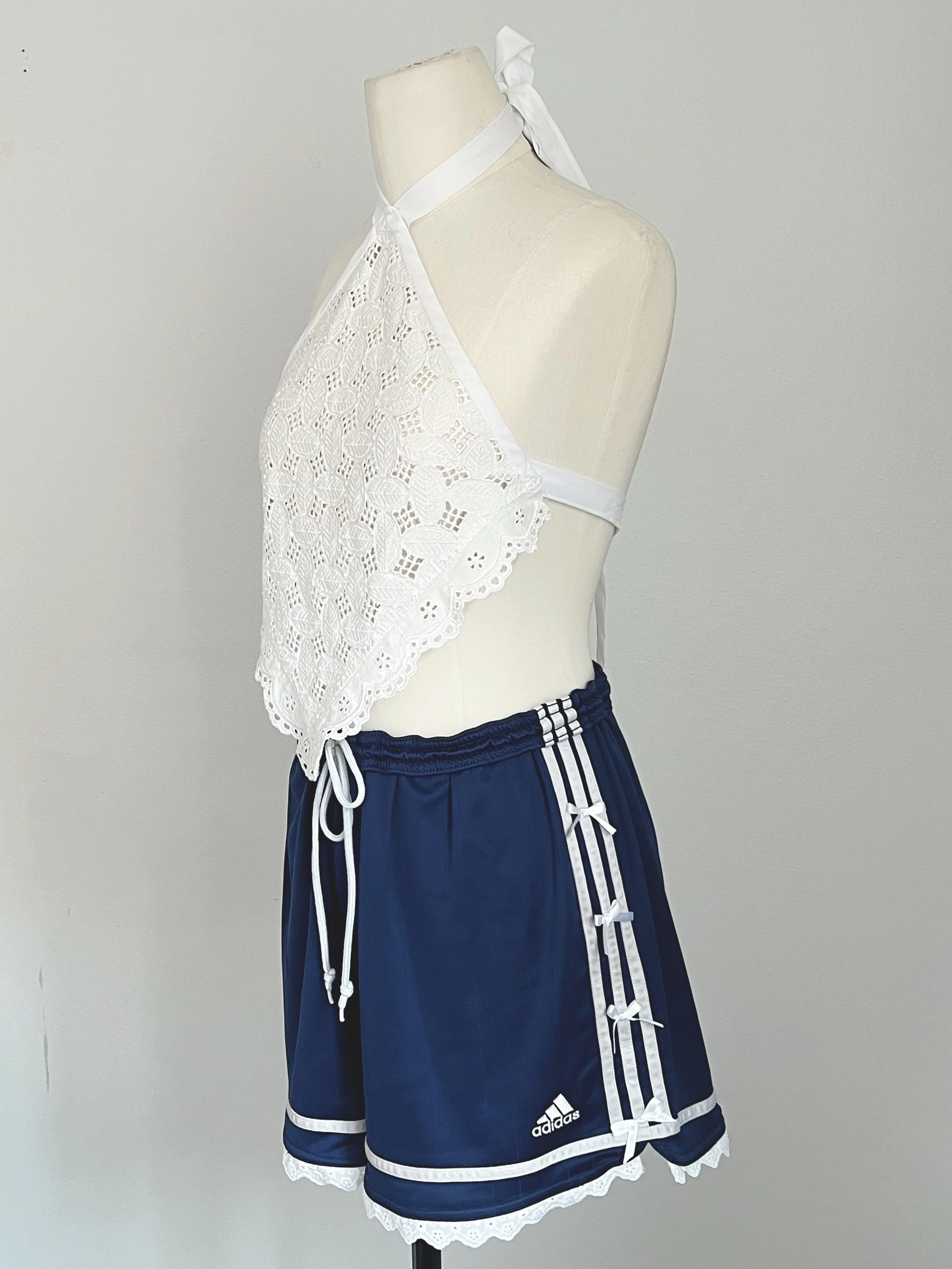 The Bow Shorts in Navy