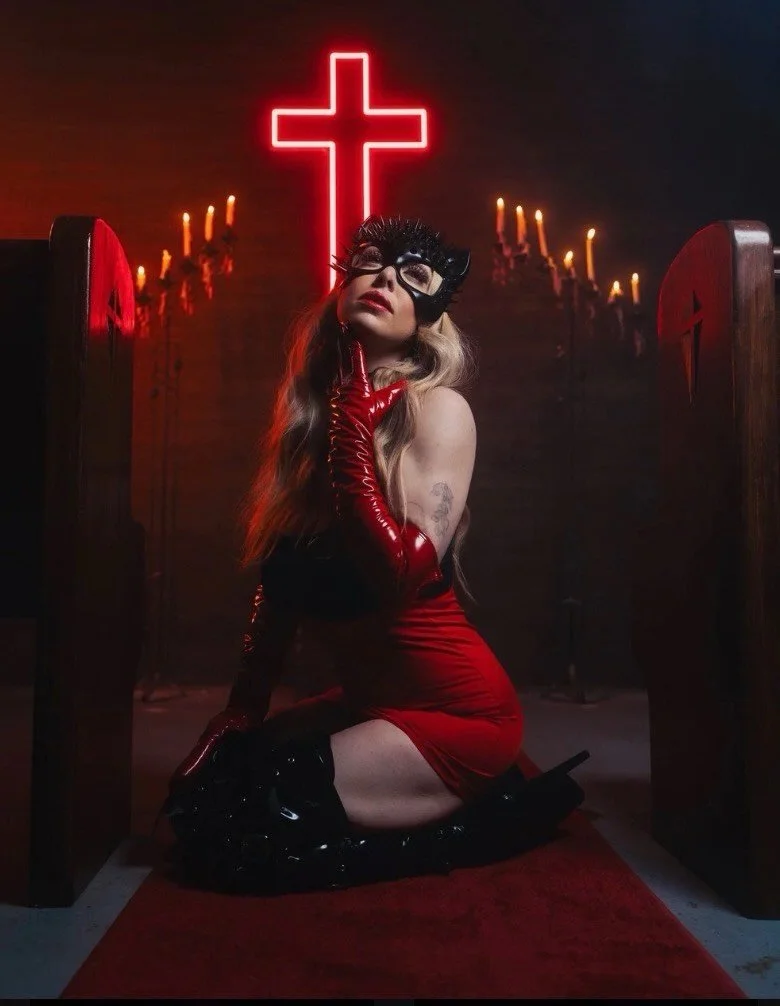 C u m worship at My temple of passion &amp; delight 🐦&zwj;🔥👠