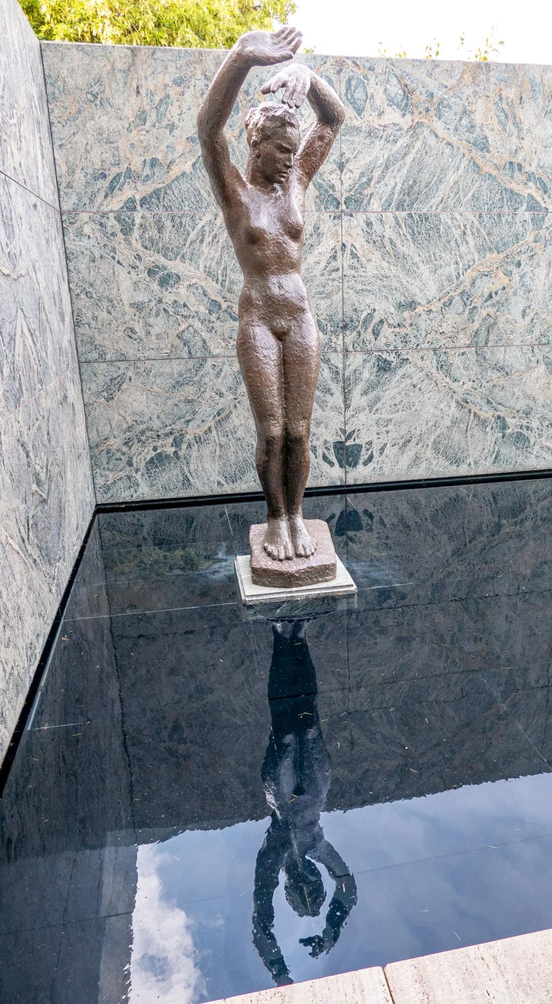 Barcelona Mies V 9 VL5-1.jpg