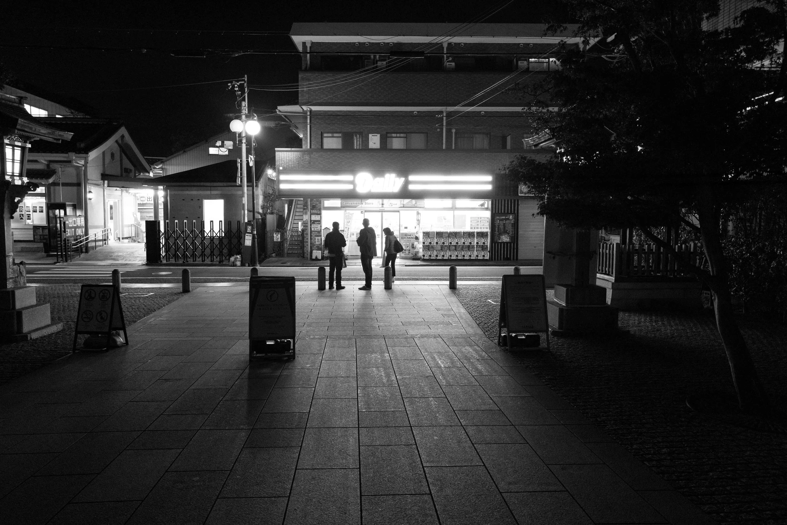 Kyoto Night Arch 16 Q2M.jpg