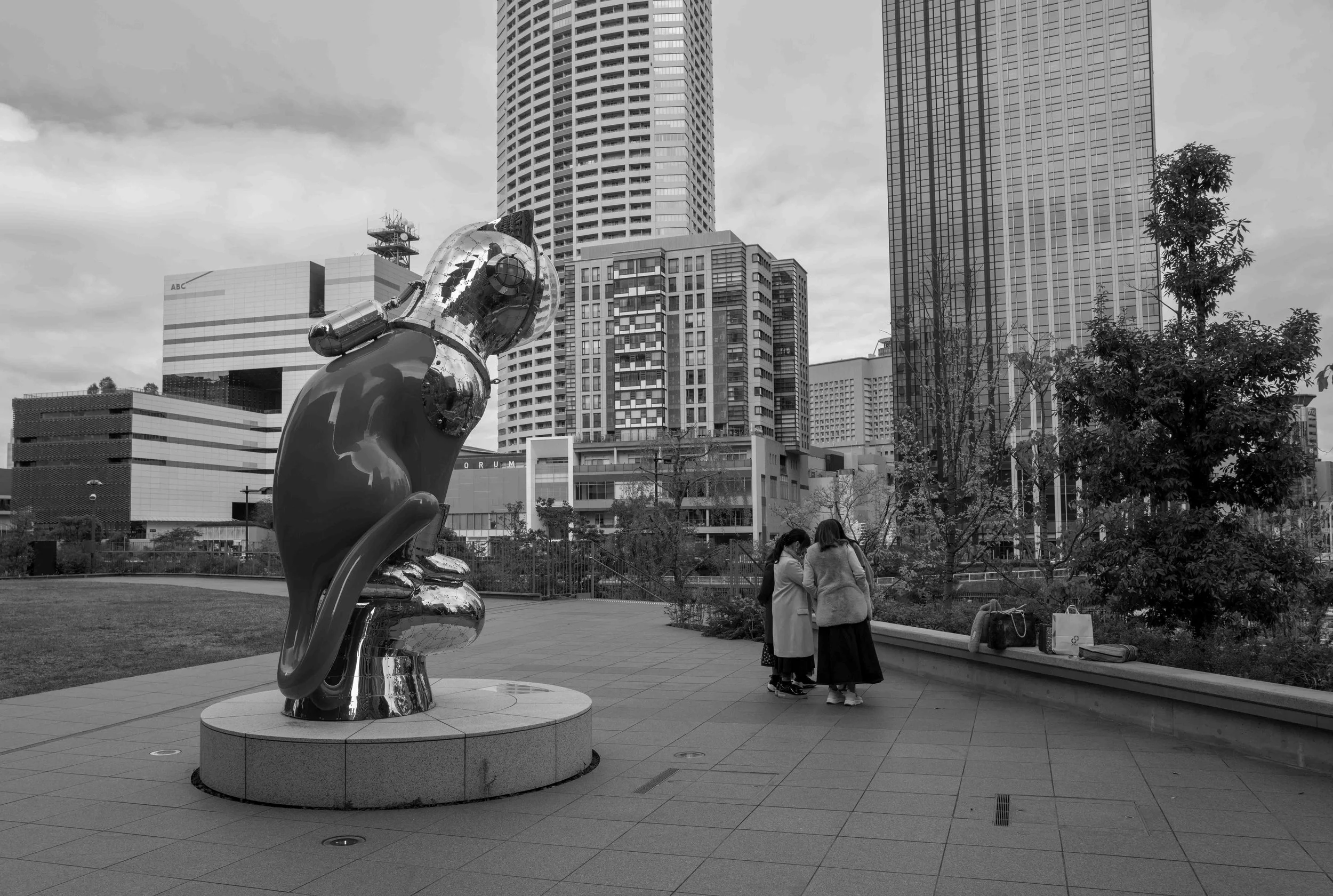 Osaka Blk Muse view 3 Q2M.jpg