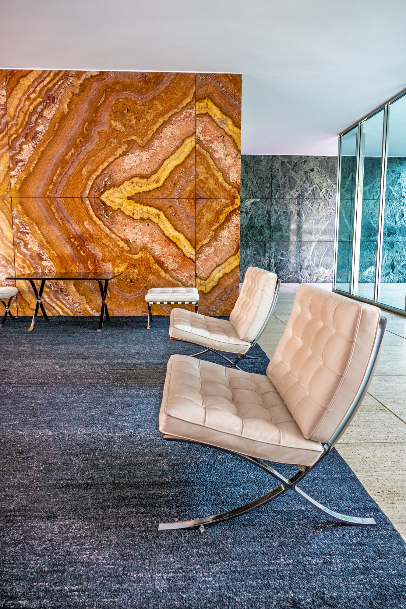 Barcelona Mies V 6+ VL5-1.jpg