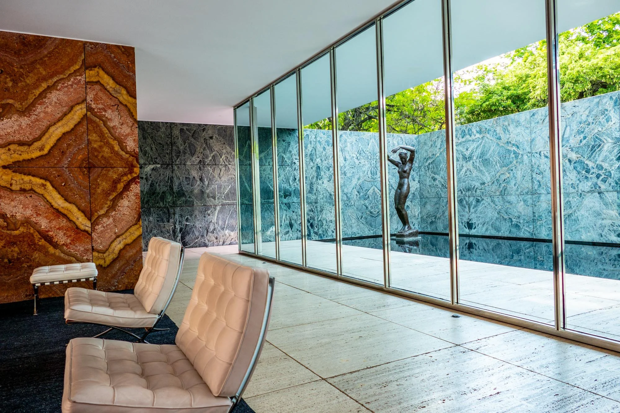 Barcelona Mies V 4 VL5-1.jpg