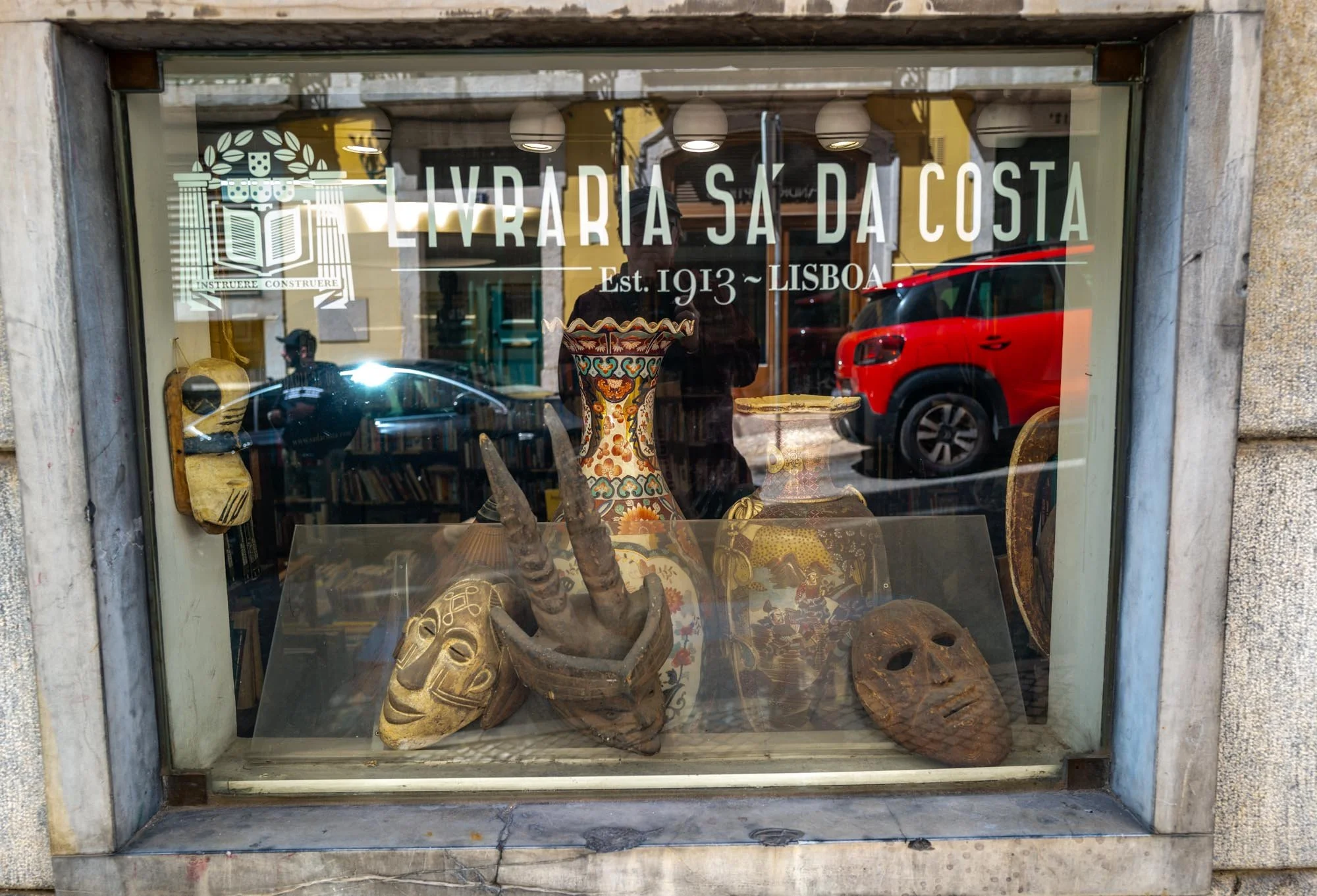 Chiada Str 17 window Q2-1.jpg