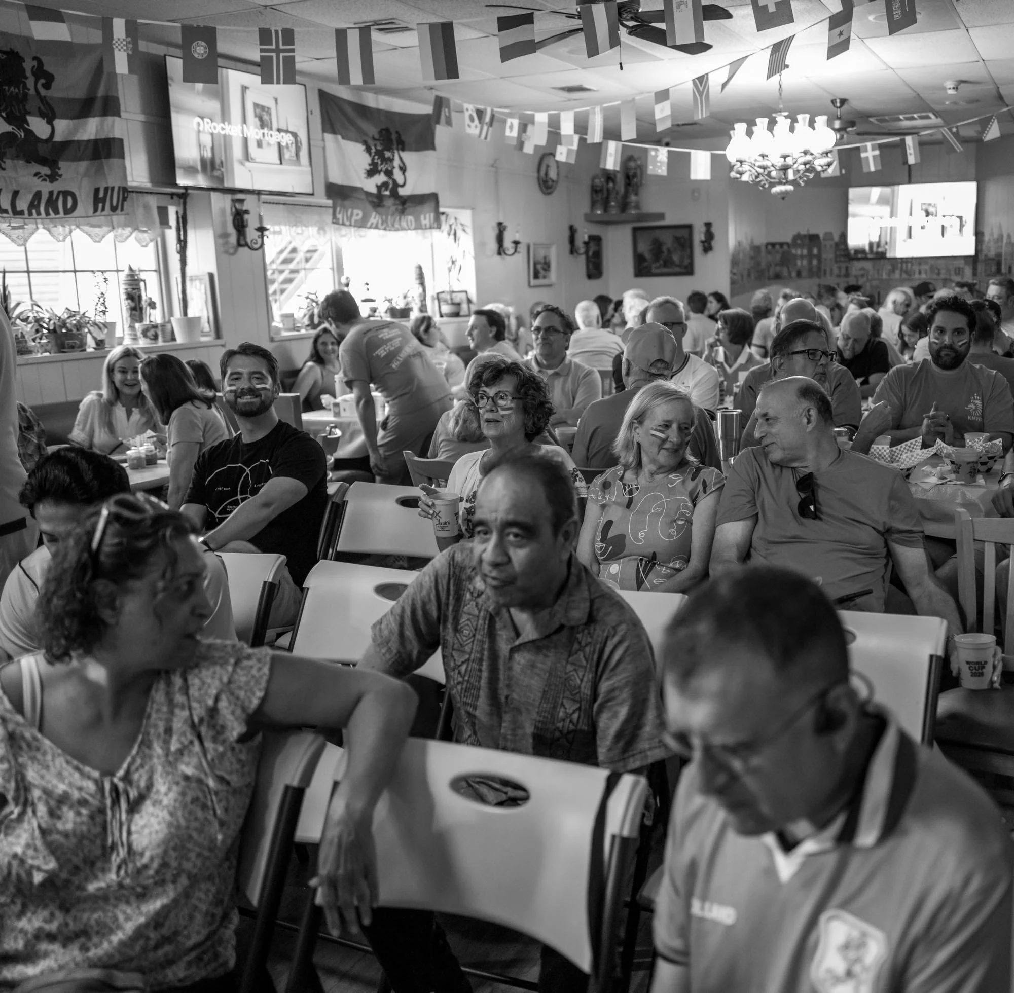 Henk's WC watch party 9 Q2M-1.jpg