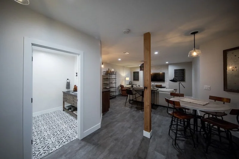 basement2_leaving room4.jpg