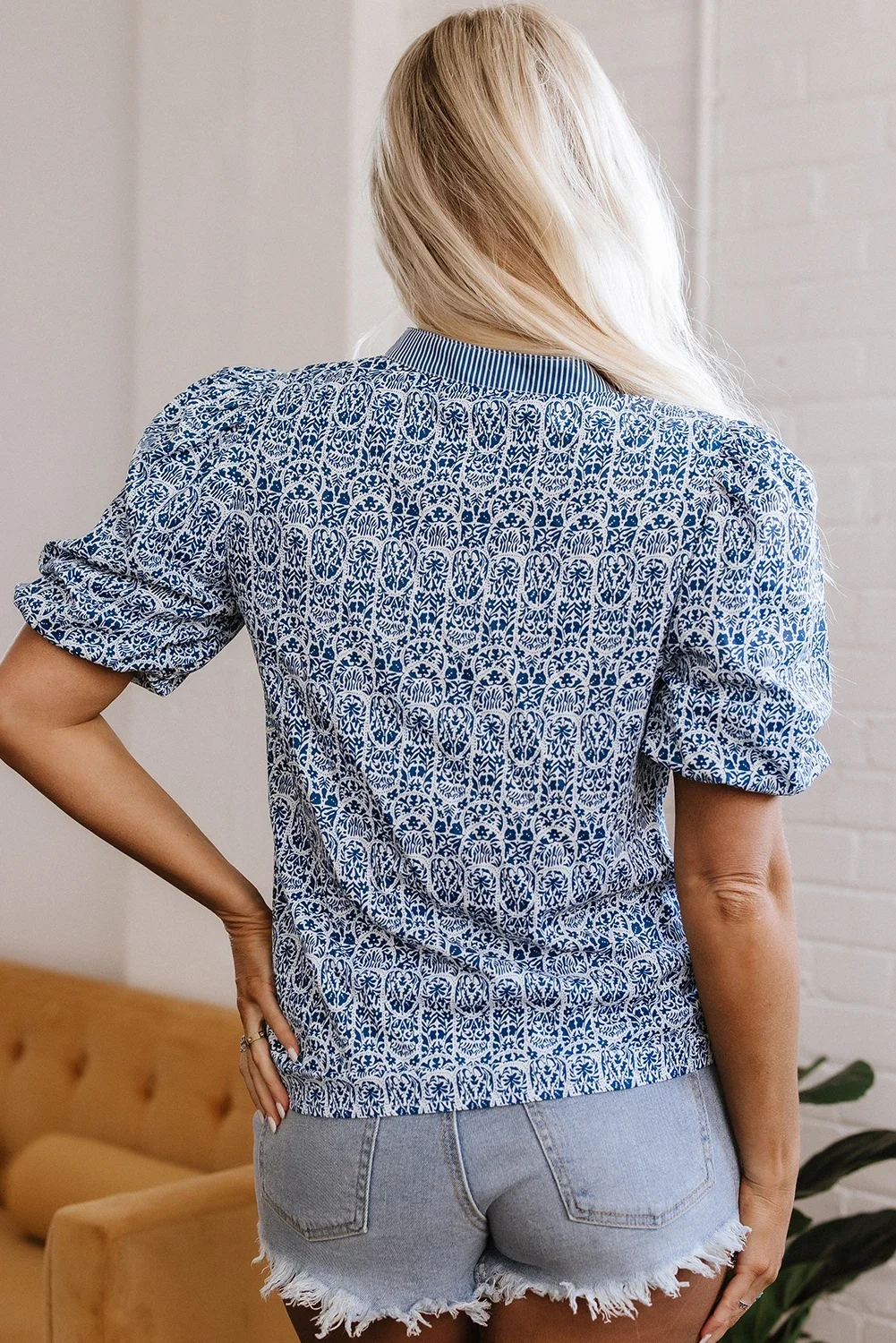 Blue & White Floral Print Top.2.webp