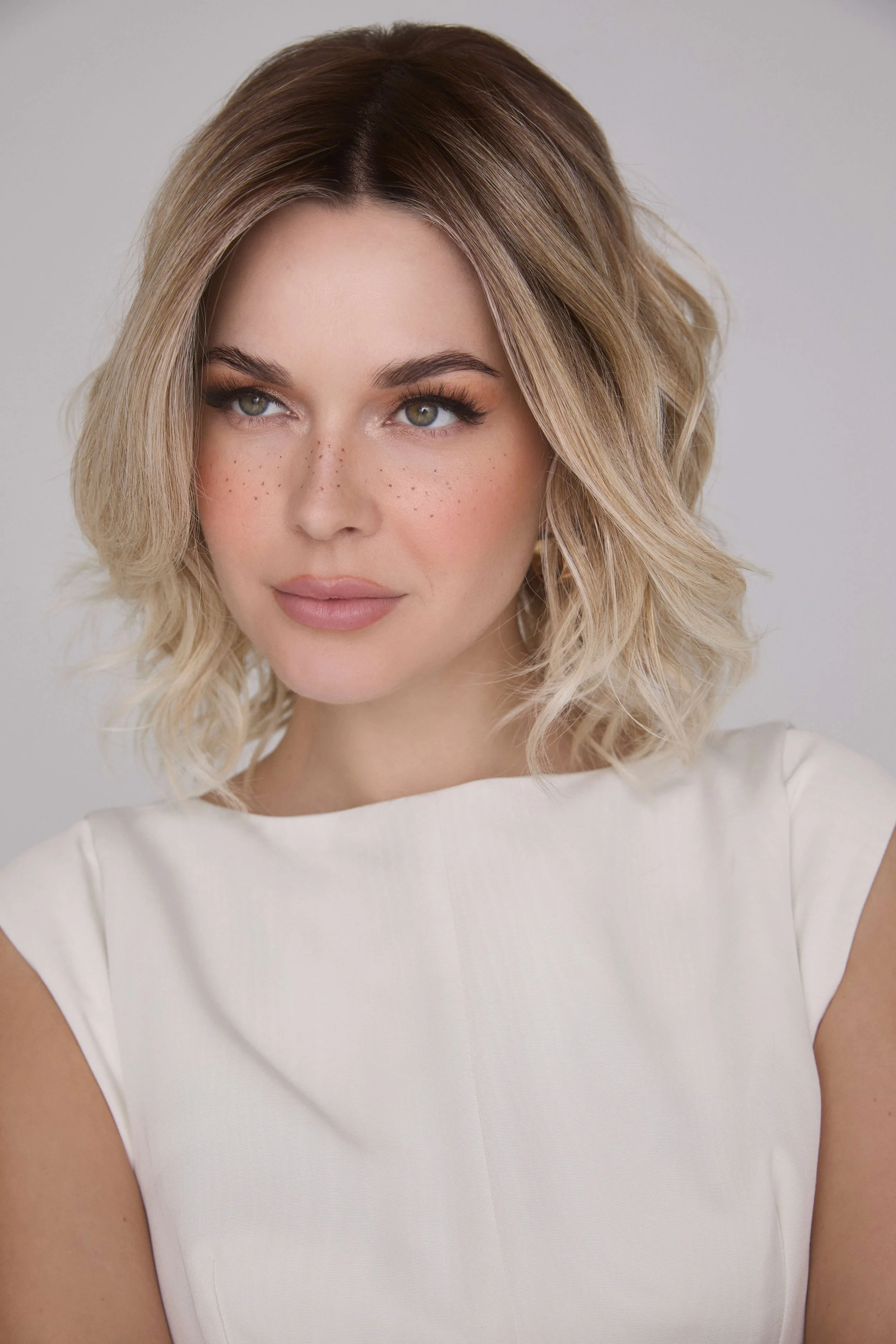 Rohan + Color Shown Melted Sand + Extended Lace Front + Monofilament  + Heat Friendly