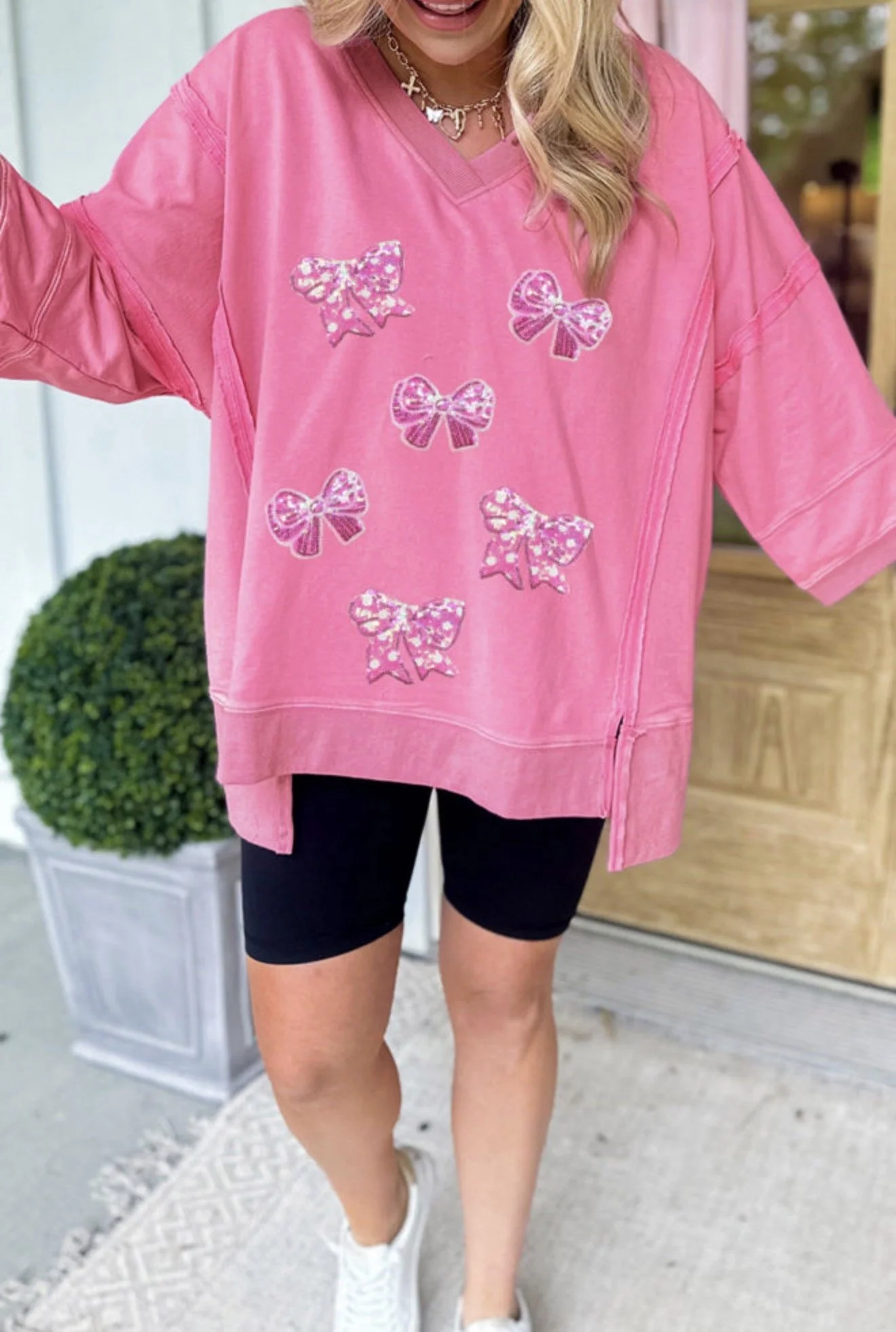 LC25230470-P3010 Sequined Bow Patch Top