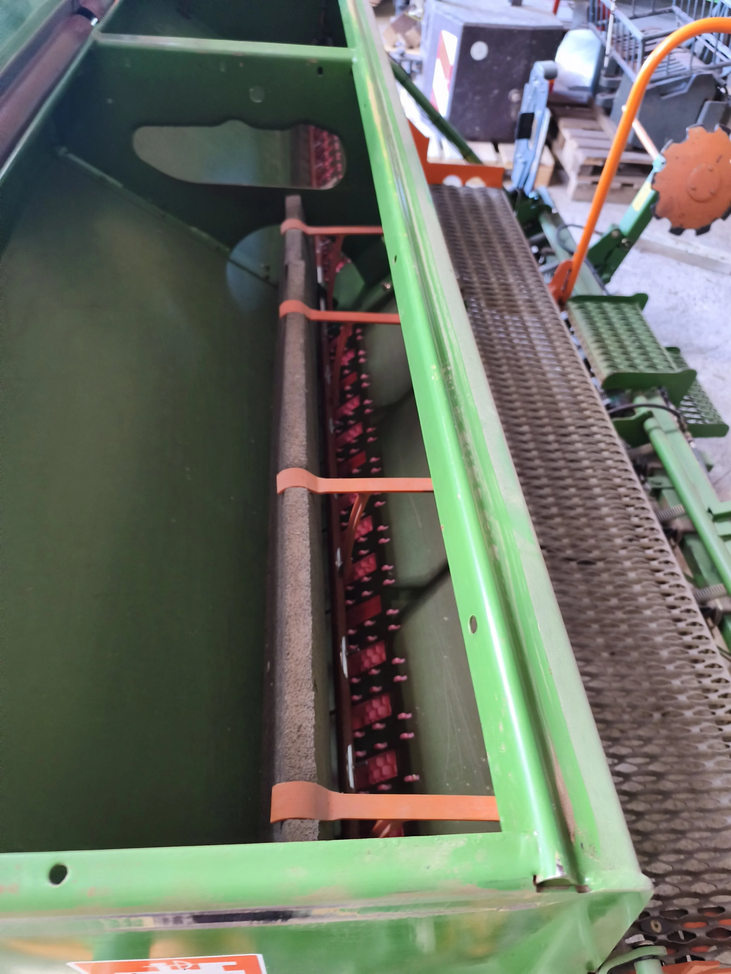 Saatkasten der Drillmaschine