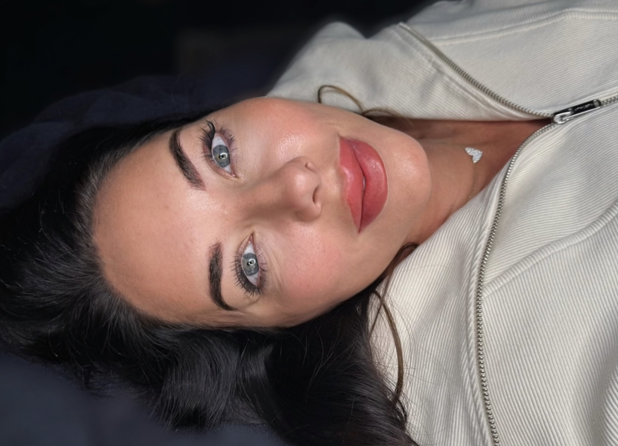 Facetune_10-12-2025-21-14-17.jpg
