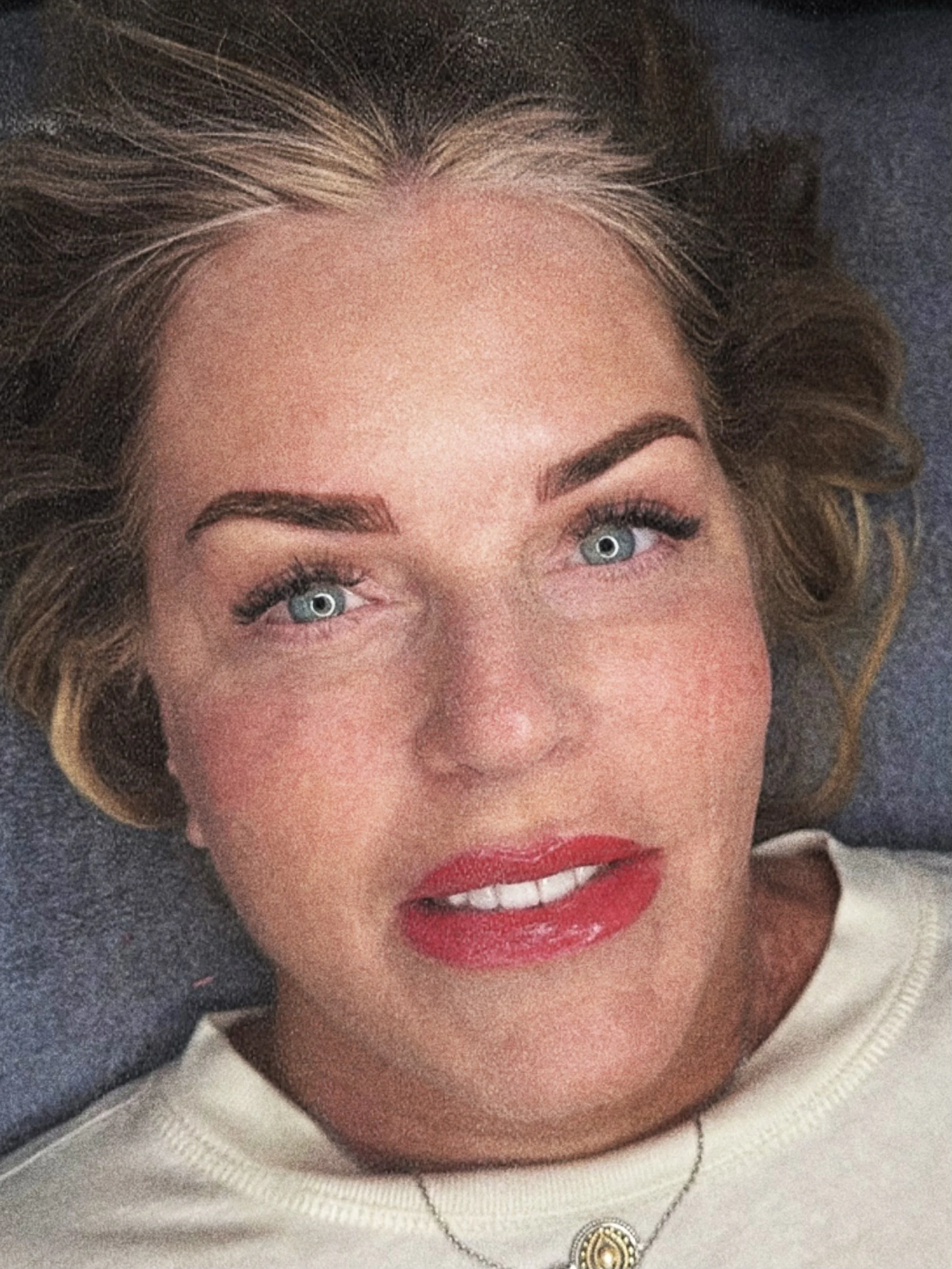 Facetune_23-12-2025-15-59-35.jpg