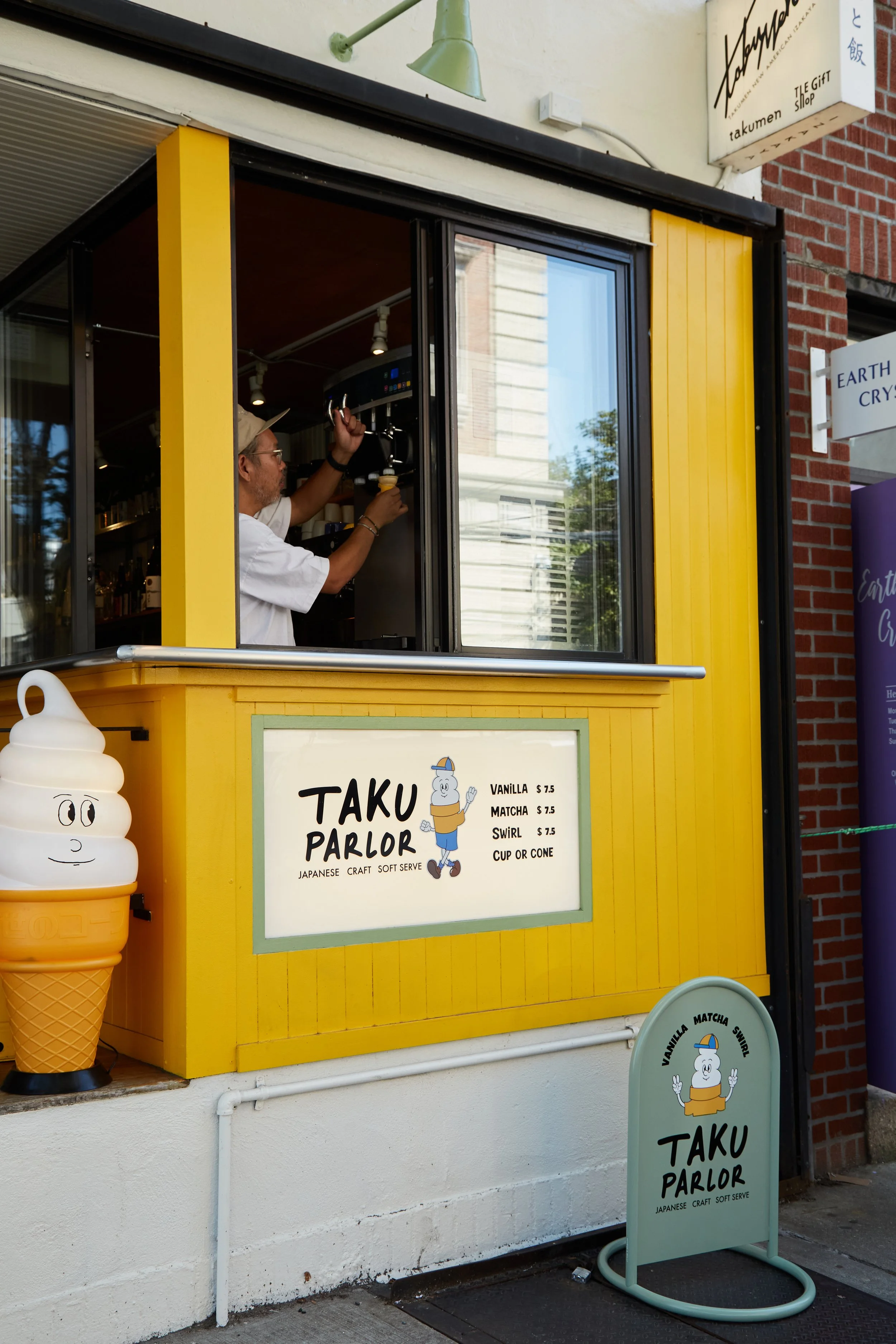 taku-parlor 3.jpg