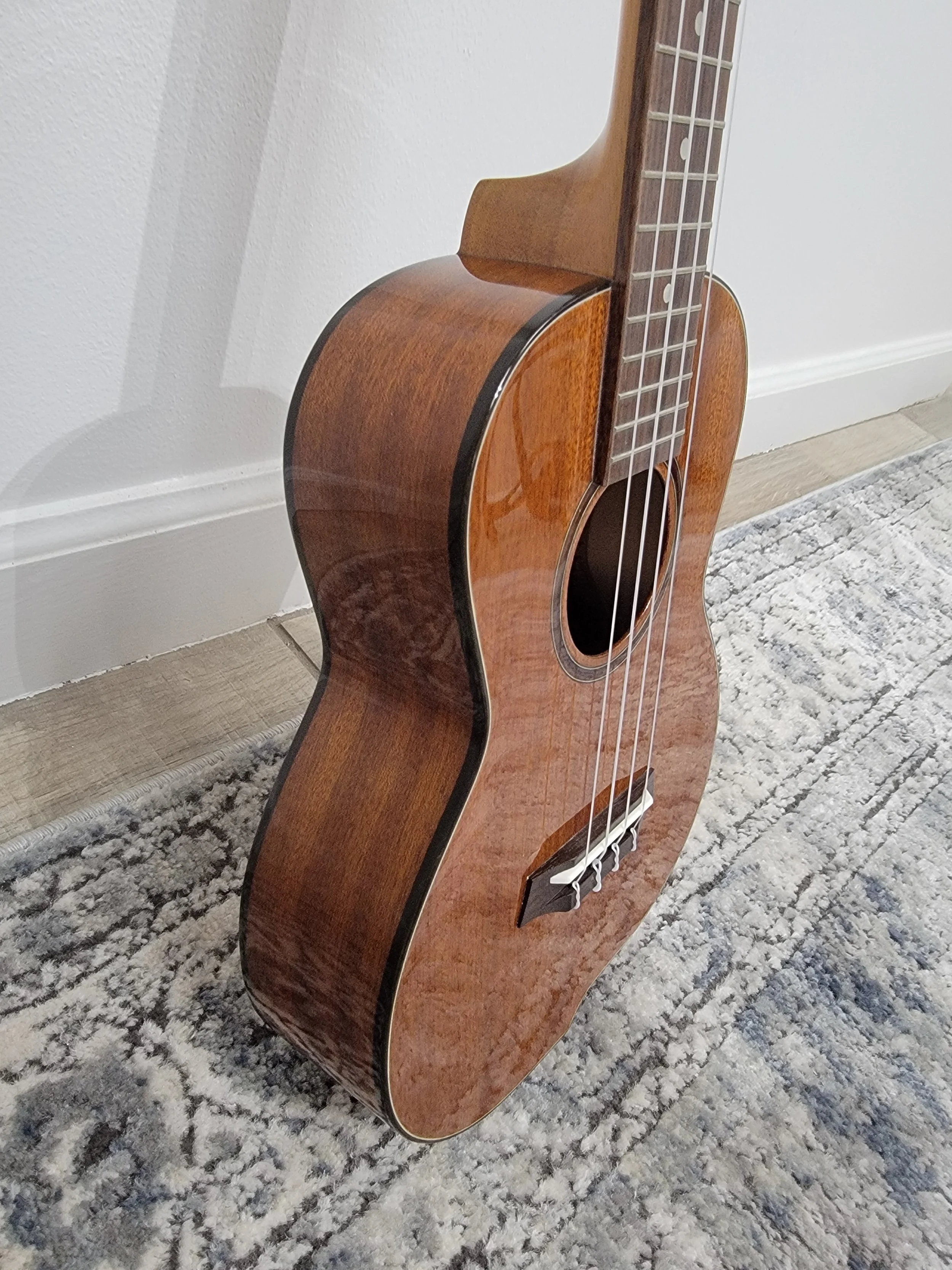 Makai solid Mahagony Tenor