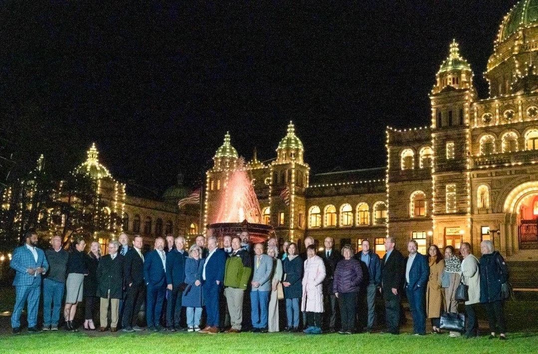 At the British Columbia Parliament Buildings, lit up in recognition of 911 Awareness and Public Safety Telecommunicators Week.

Grateful for the team at E-Comm 911 and the work they do every day.