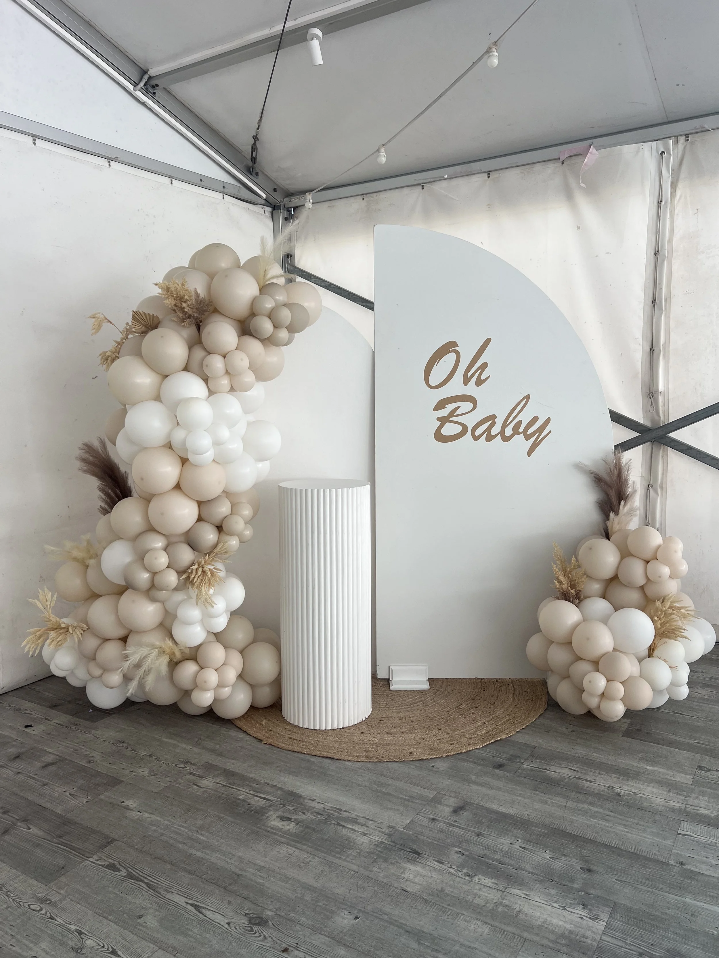 medium white arch, medium white sail, standard balloon garland, with added florals, futon vinyl, ripple plinth, jute rug.jpg