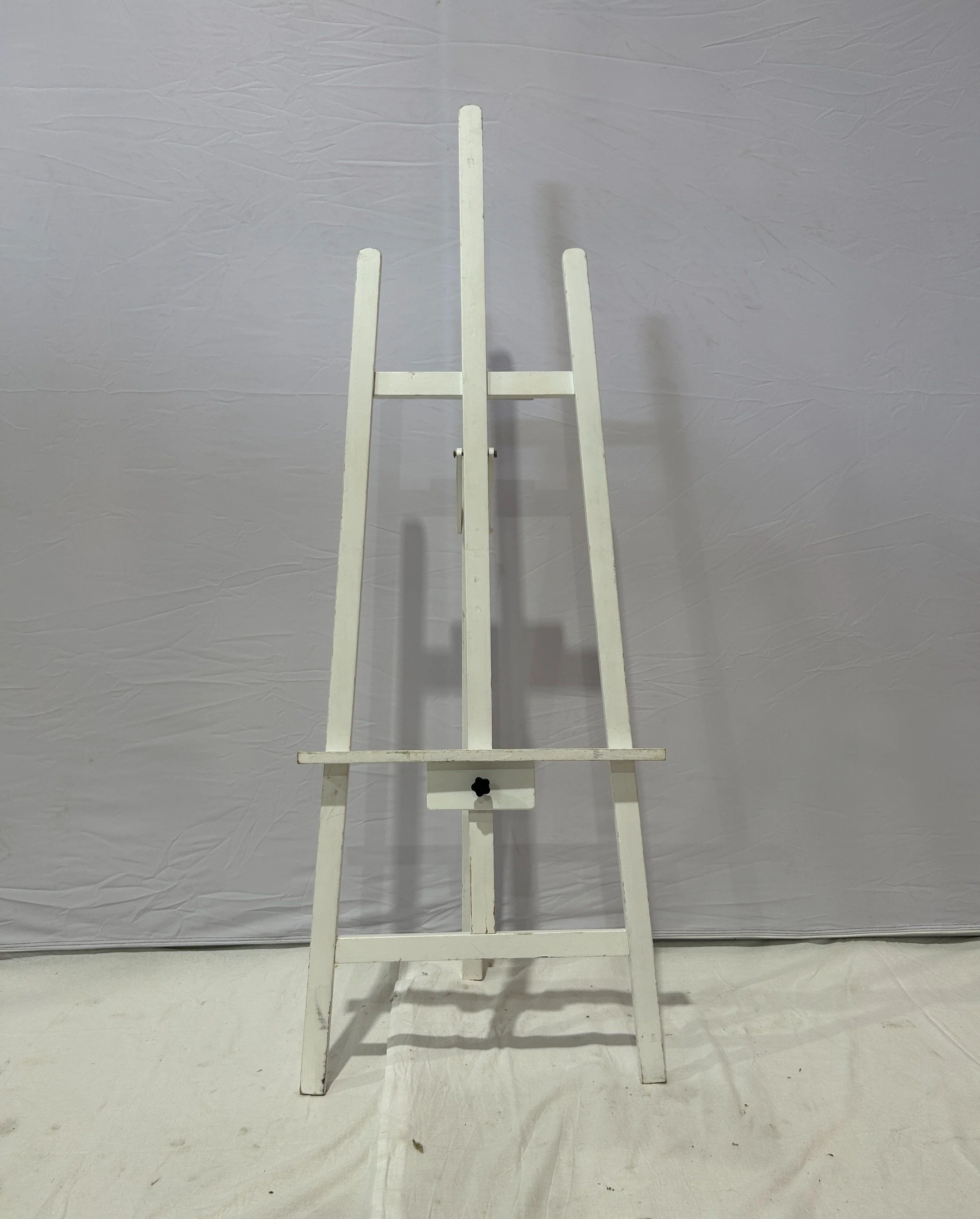 white easel.jpg