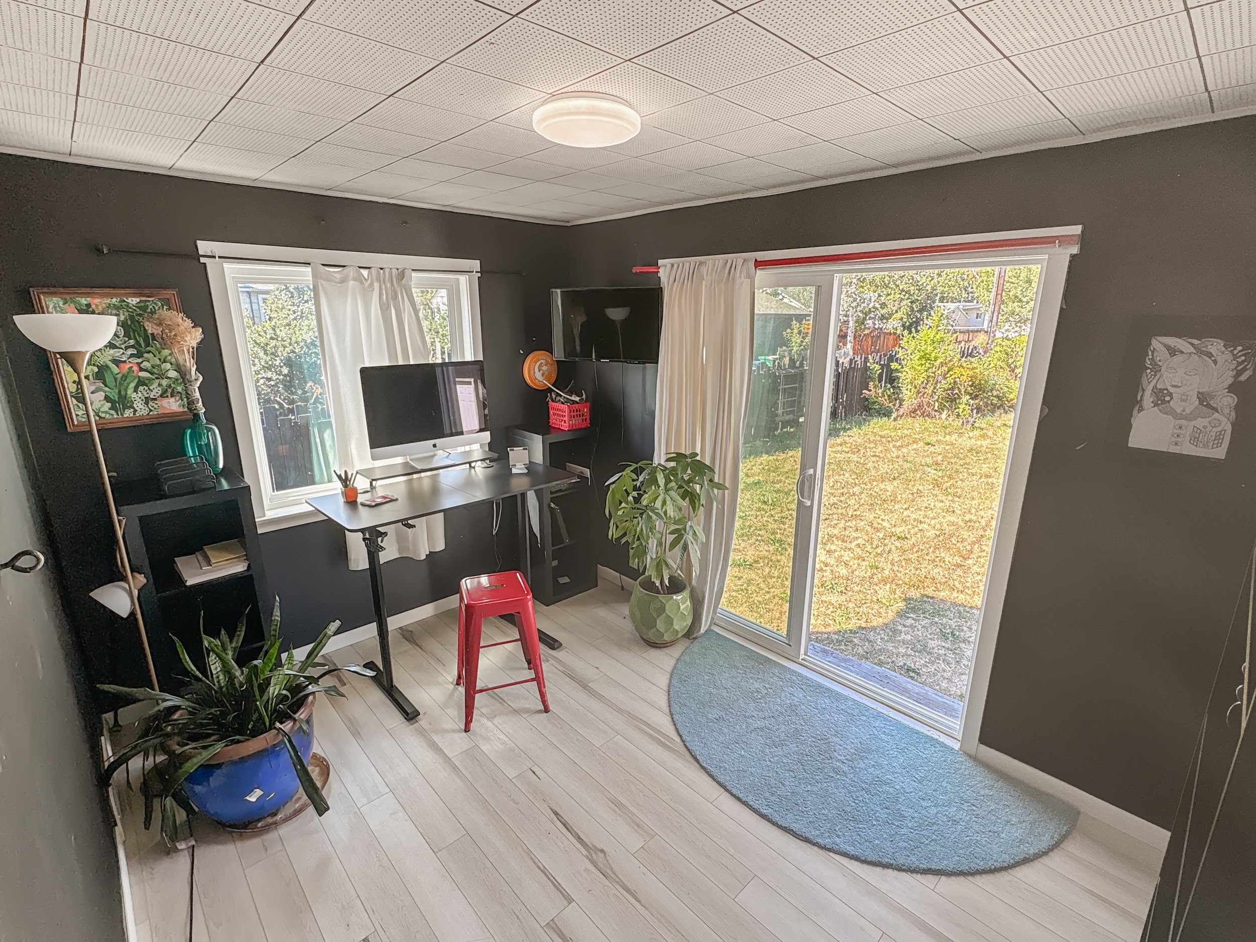 Peaceful Sunny Office