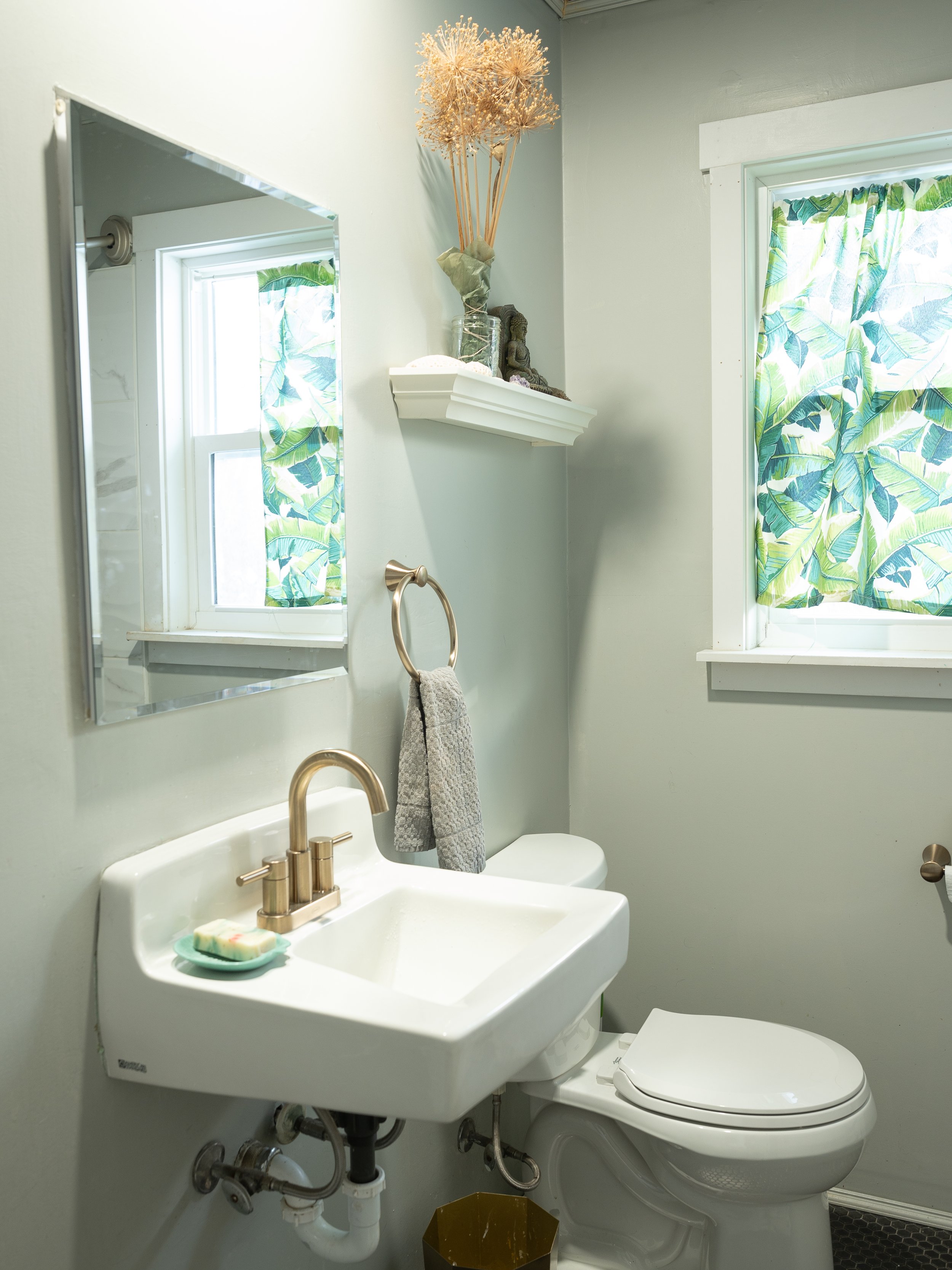 Upstairs Bathroom(1).jpg