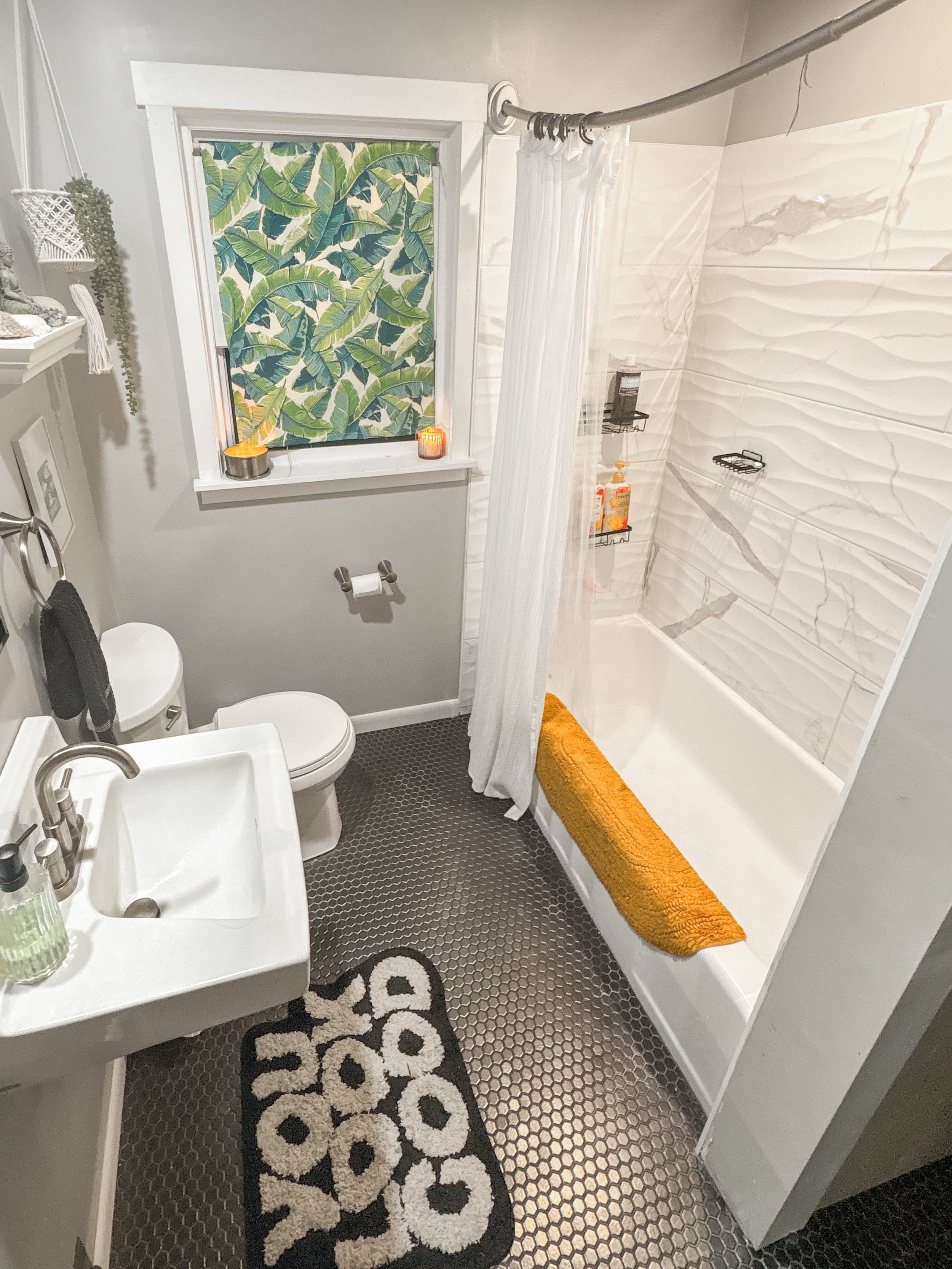 Upstairs Bathroom.1.jpg