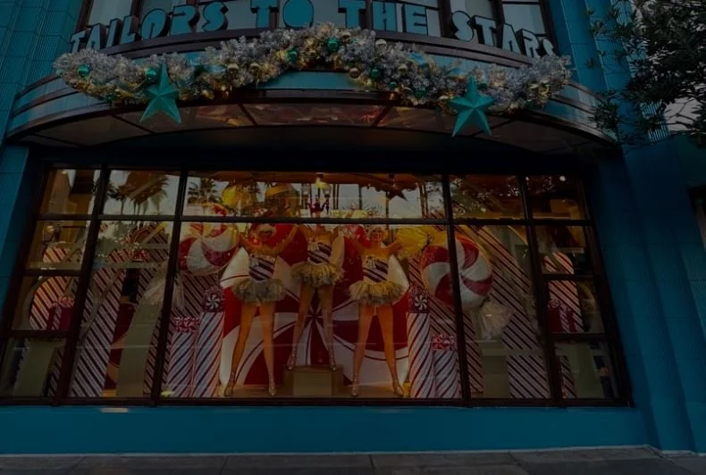 jollywood women in window.JPG