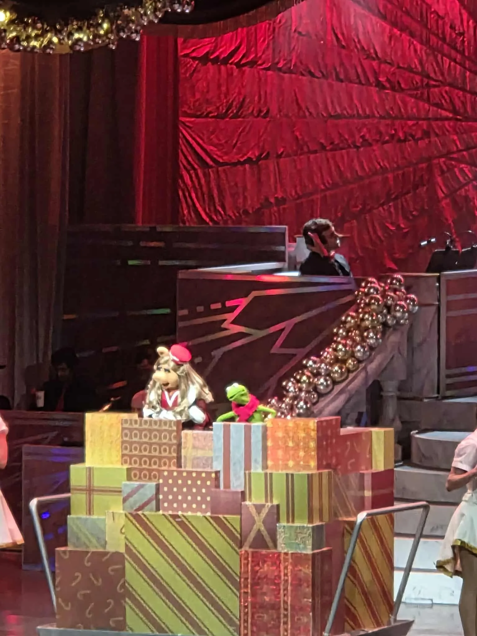 jollywood kermit and piggy.jpg