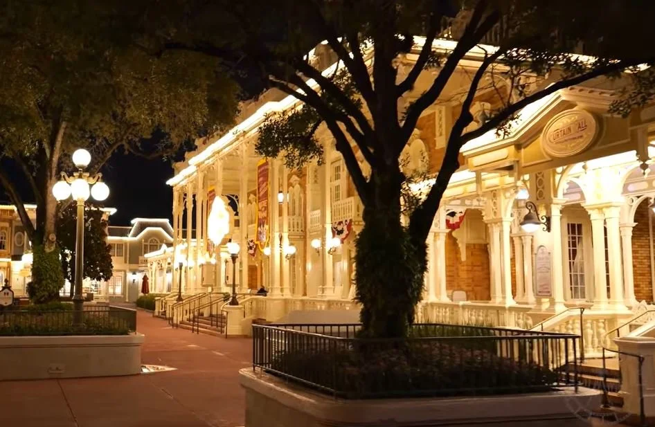 mainstreet at night 2.JPG