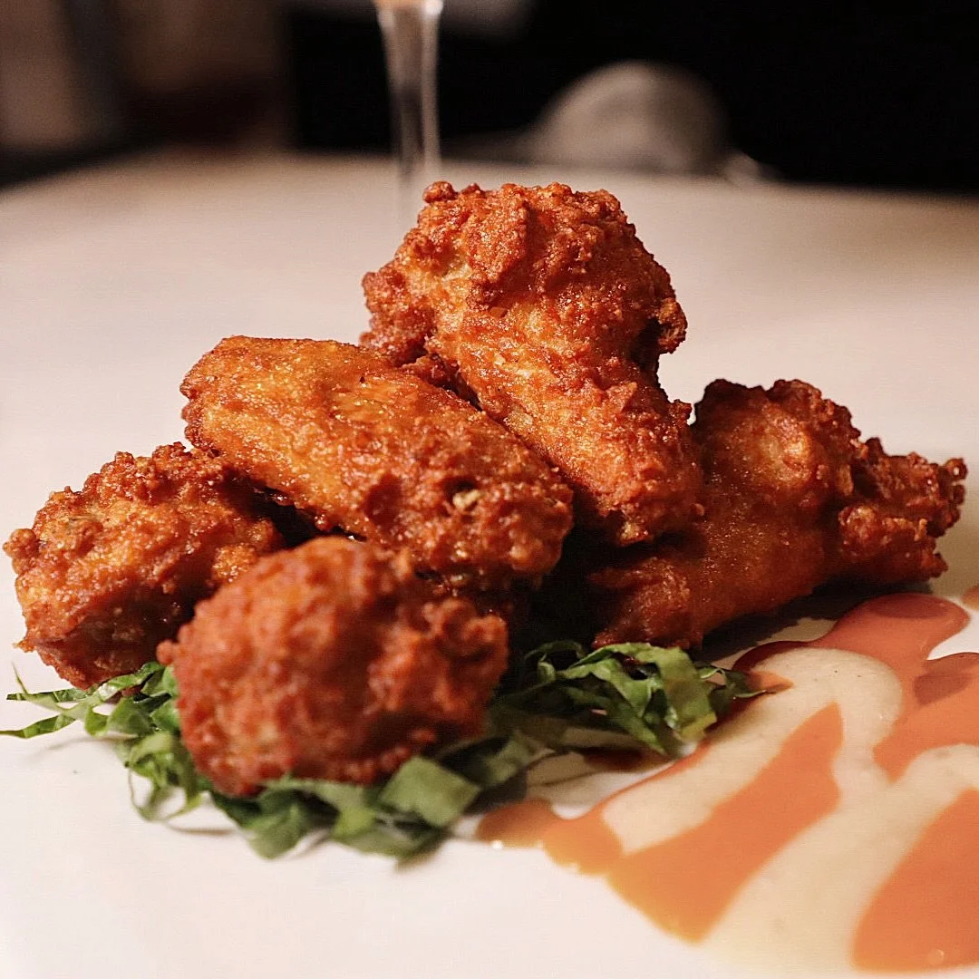 Wednesdays are for wings! Our crispy chicken wings have the perfect crisp and they taste even better with an ice cold cocktail 😉 See you tonight at 4pm! #oldvillageinnogunquit