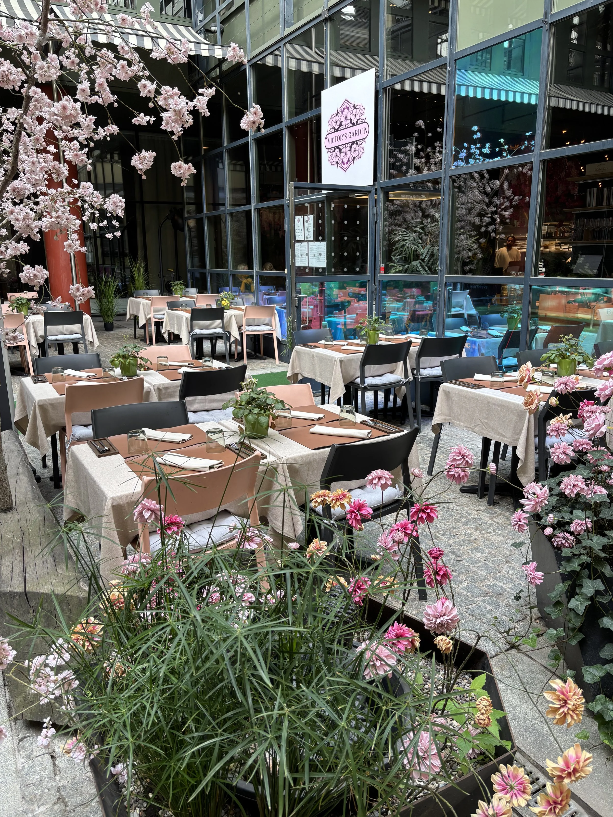 Restaurant Victor's Garden covered terrace for lunch or dinner