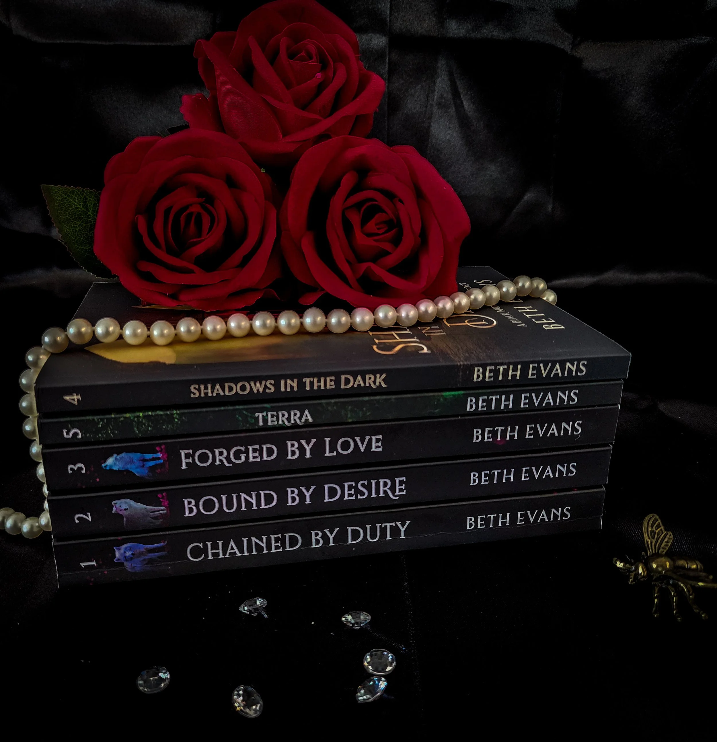 The Black Moon Alphas ~

Werewolves, Greek Gods and humans live in a world losing magic