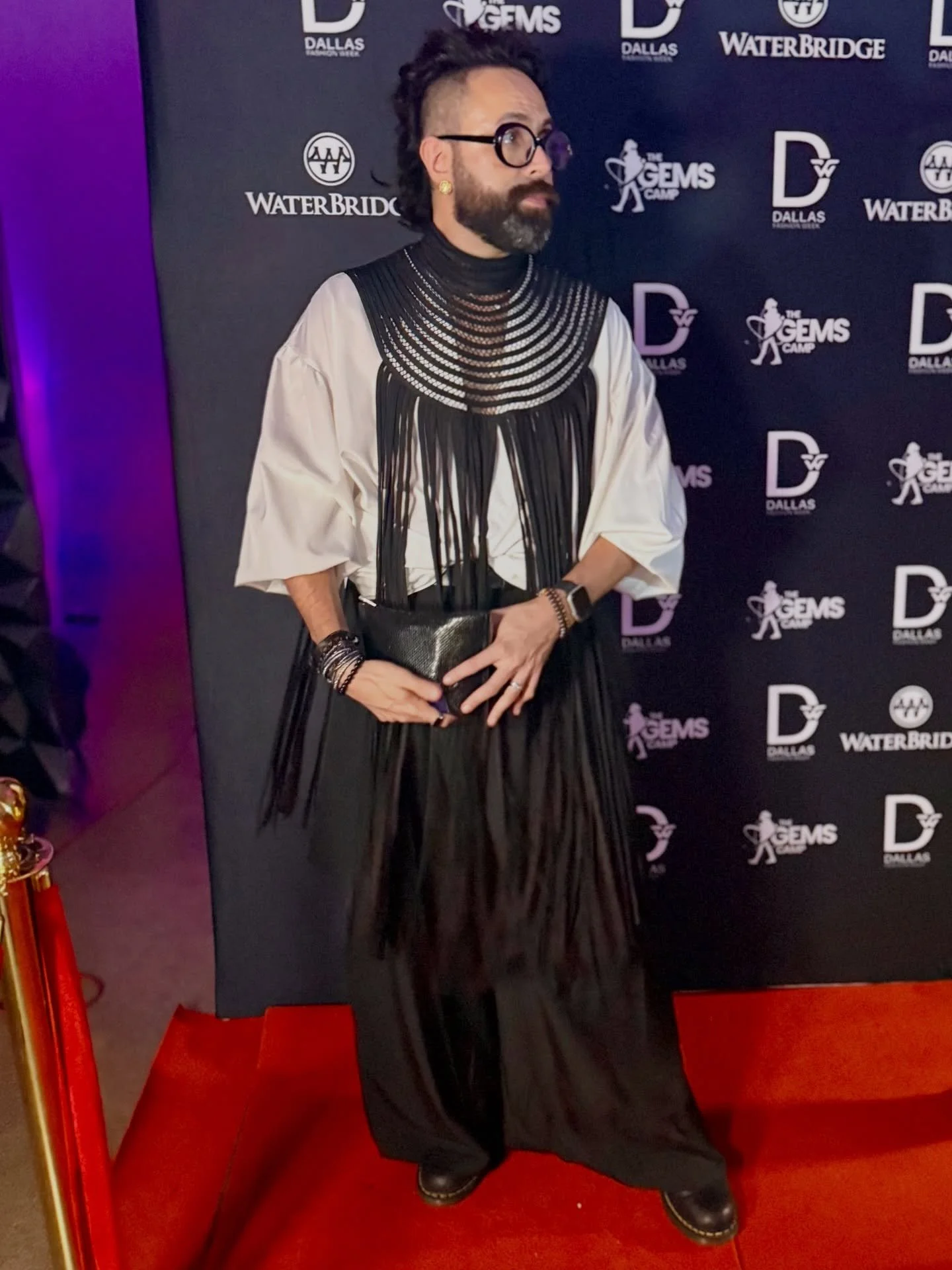 Half introvert, half runway hazard&hellip; 100% hot mess. 
Somewhere between hiding in the corner and stealing the spotlight. 

#dallasfashionweek2025 #queer #writer #latino #escritor #loveinthetimeofgrief #memoir #grief #healing #fashion