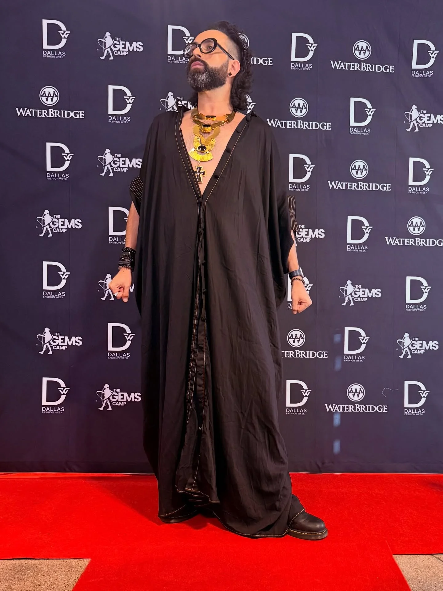 Slightly less introvert, slightly more hazard... The energy&rsquo;s fading, but the delusion&rsquo;s thriving. 
Progress? 
Nel pastel.
Call it balance. 

#dallasfashionweek #dallasfashionweek2025 #queer #writer #latino #escritor #joterias #loveinthet