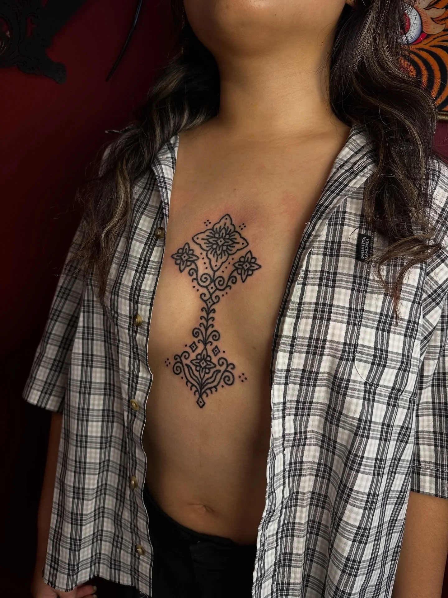❈ Done by Handpoke ❈

Custom sternum adornments for Sabrina! A month has passed since this was made, and it now carries the quiet lessons of healing. Each check-in with my clients teaches me how the method rests on the skin. And I always just love se