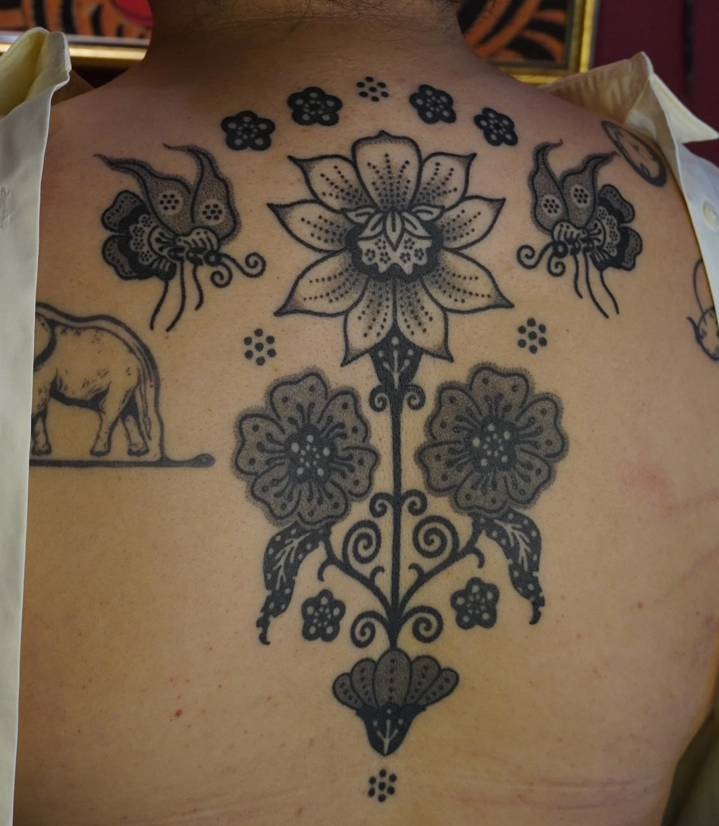 ❈ Done by Handpoke ❈

It&rsquo;s been two weeks since the final session and I wanted to take photos after it has healed to see how the greywash has settled into the skin. It has definitely healed beautifully! Swipe to see it ✨fresh✨

What a journey i