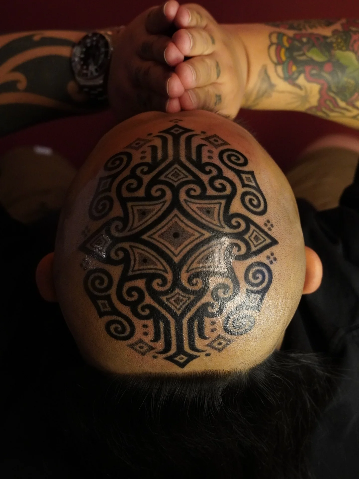 ❈ Done by Handpoke ❈

Close-up shots and process photos of one of the craziest placements I have been honoured to do in my career thus far. Thank you so much @aaronlazy for trusting me with this head banger and believing in the craft of my hand ✋🏼✨
