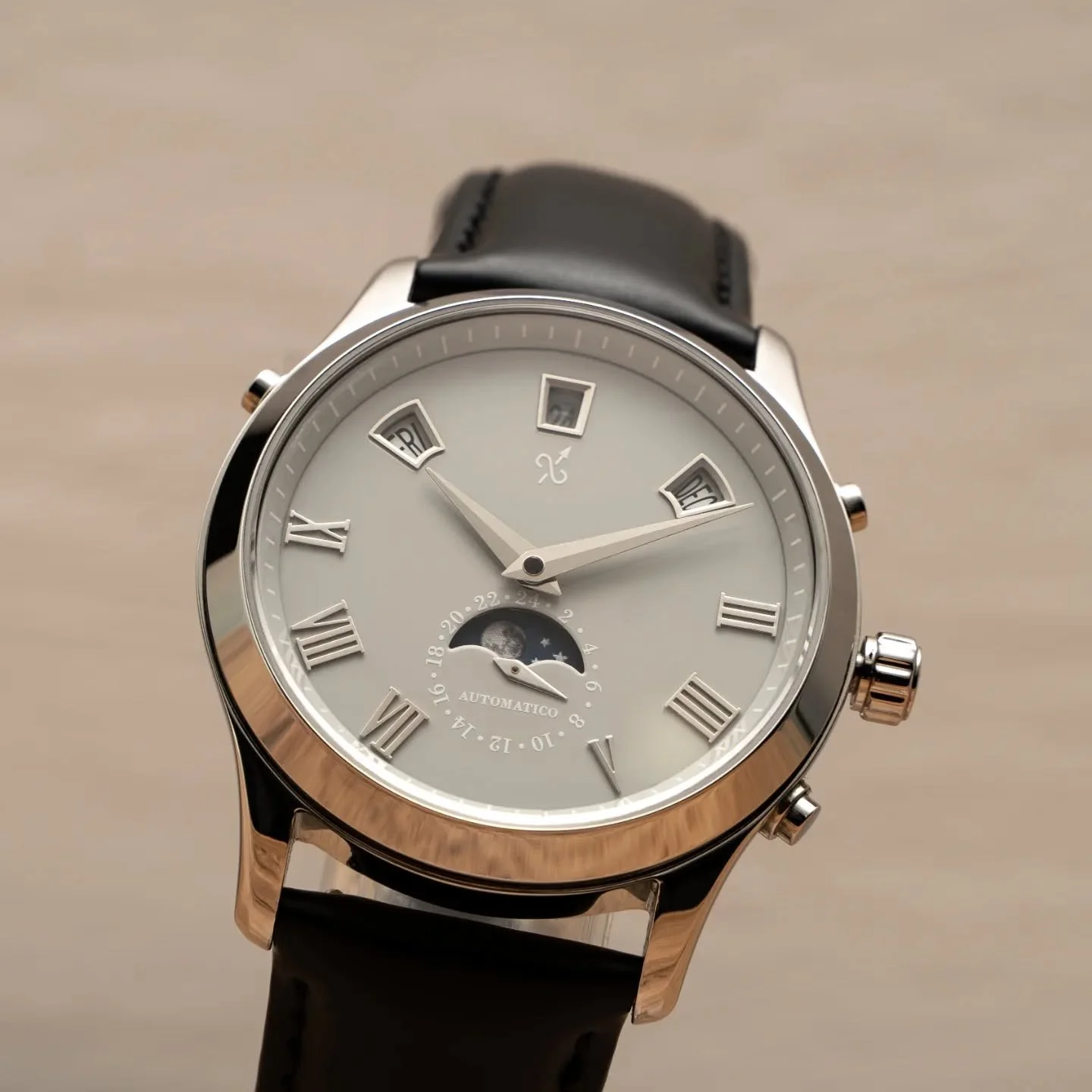 Axon Origo Grey Dial

The ligth grey enamel dial brings effortless versatility: refined enough for formal occasions, yet subtle enough for everyday wear

Discover more on www.axonwatches.com

#axonwatches #origo #versatile #elegance #microbrand #mech