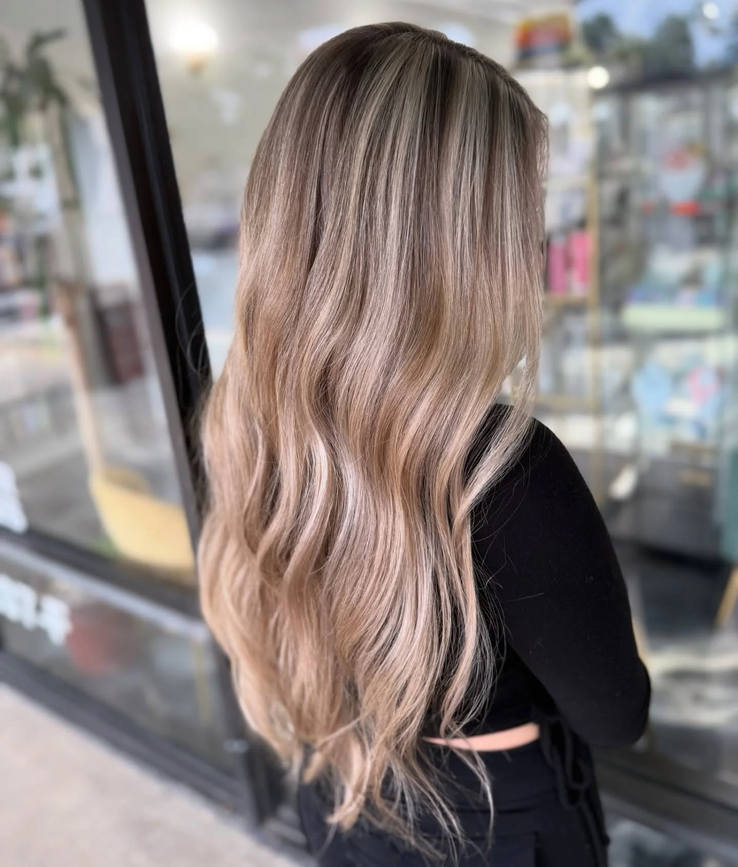 Because good hair is always in season. 🍂
Subtle dimension + a glossy finish = perfection.

Tap the link in bio to book your next appointment.

#AlfaJaeSalon #HairTransformation #ShinyHair #DimensionalColor #CaryHair #RaleighHair #RaleighNC #CaryNC #
