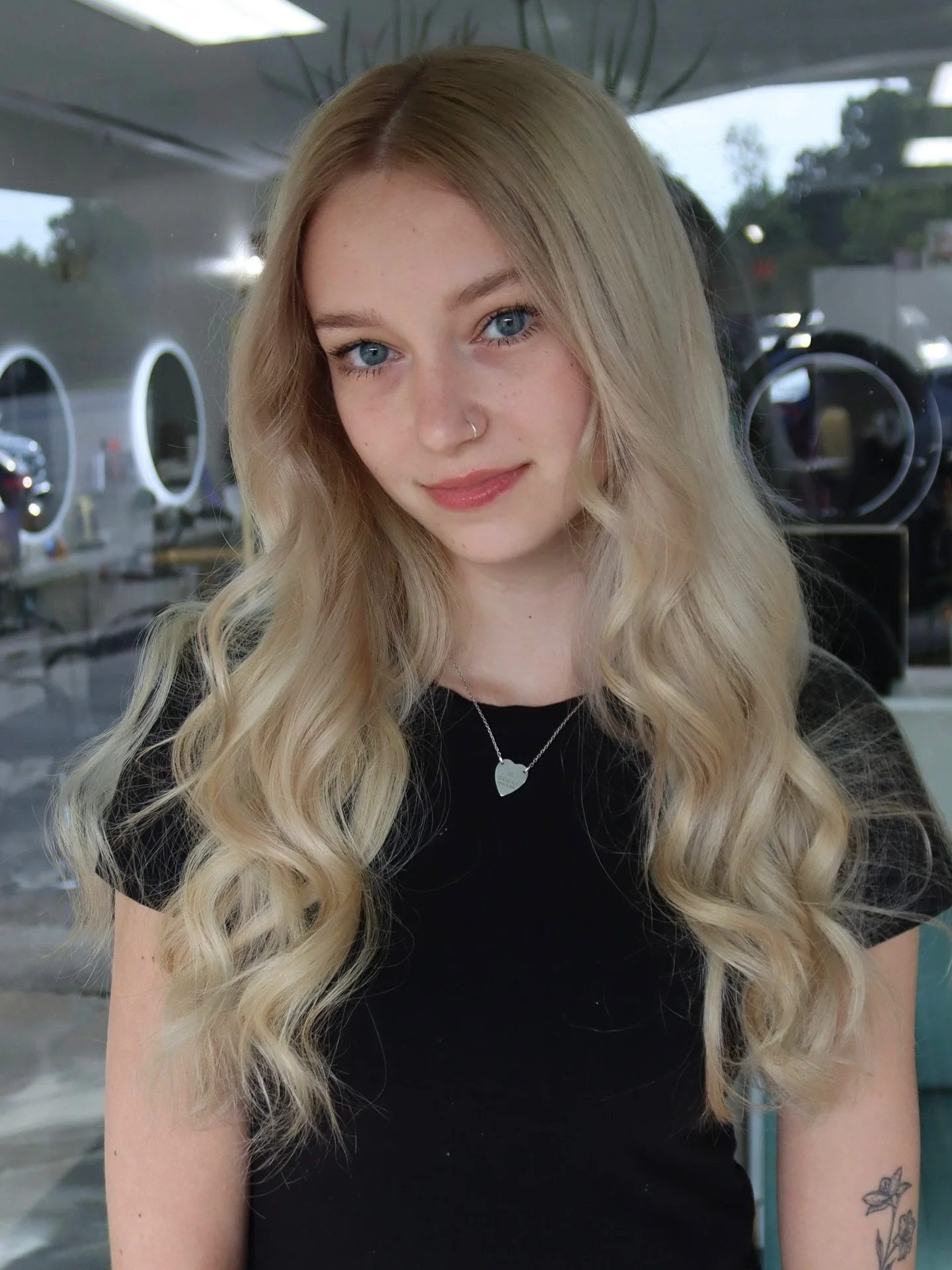 Still living for this blonde moment 😍
.
.
.
#alfajaesalon #jaebee #blondingcary